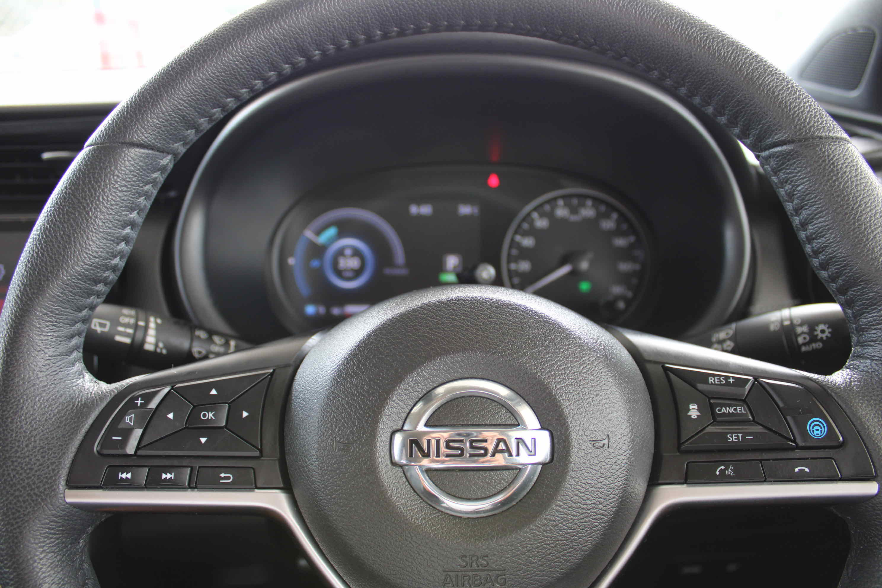 
								Nissan Kicks e-POWER full									