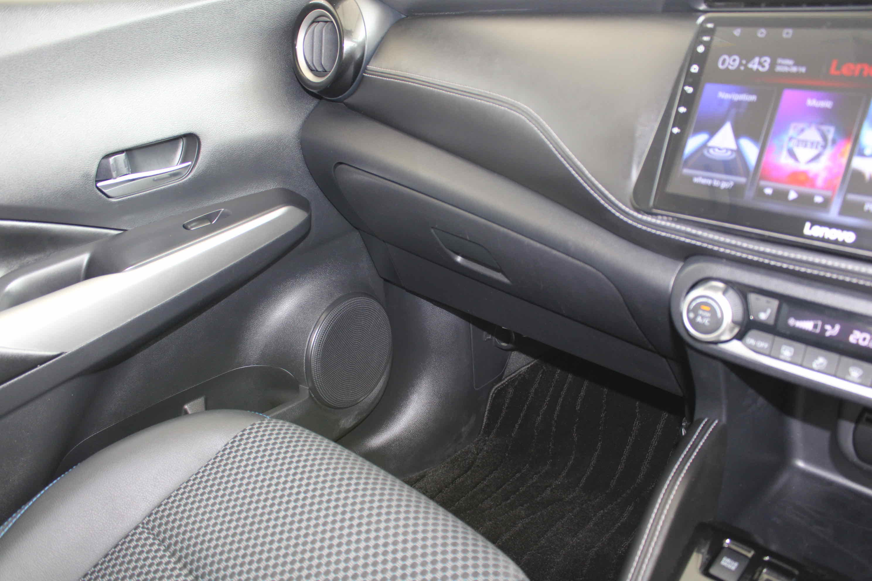 
								Nissan Kicks e-POWER full									
