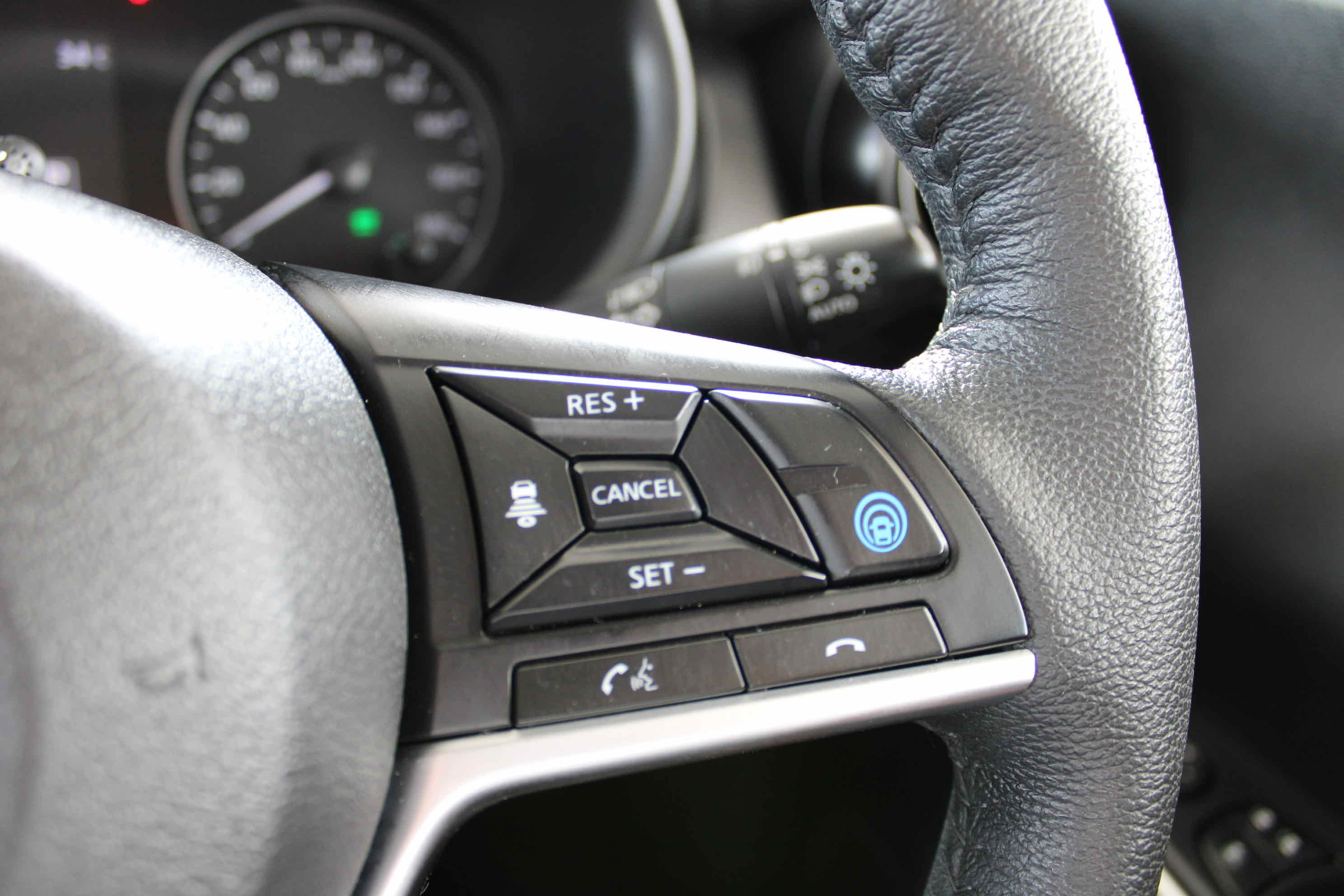 
								Nissan Kicks e-POWER full									