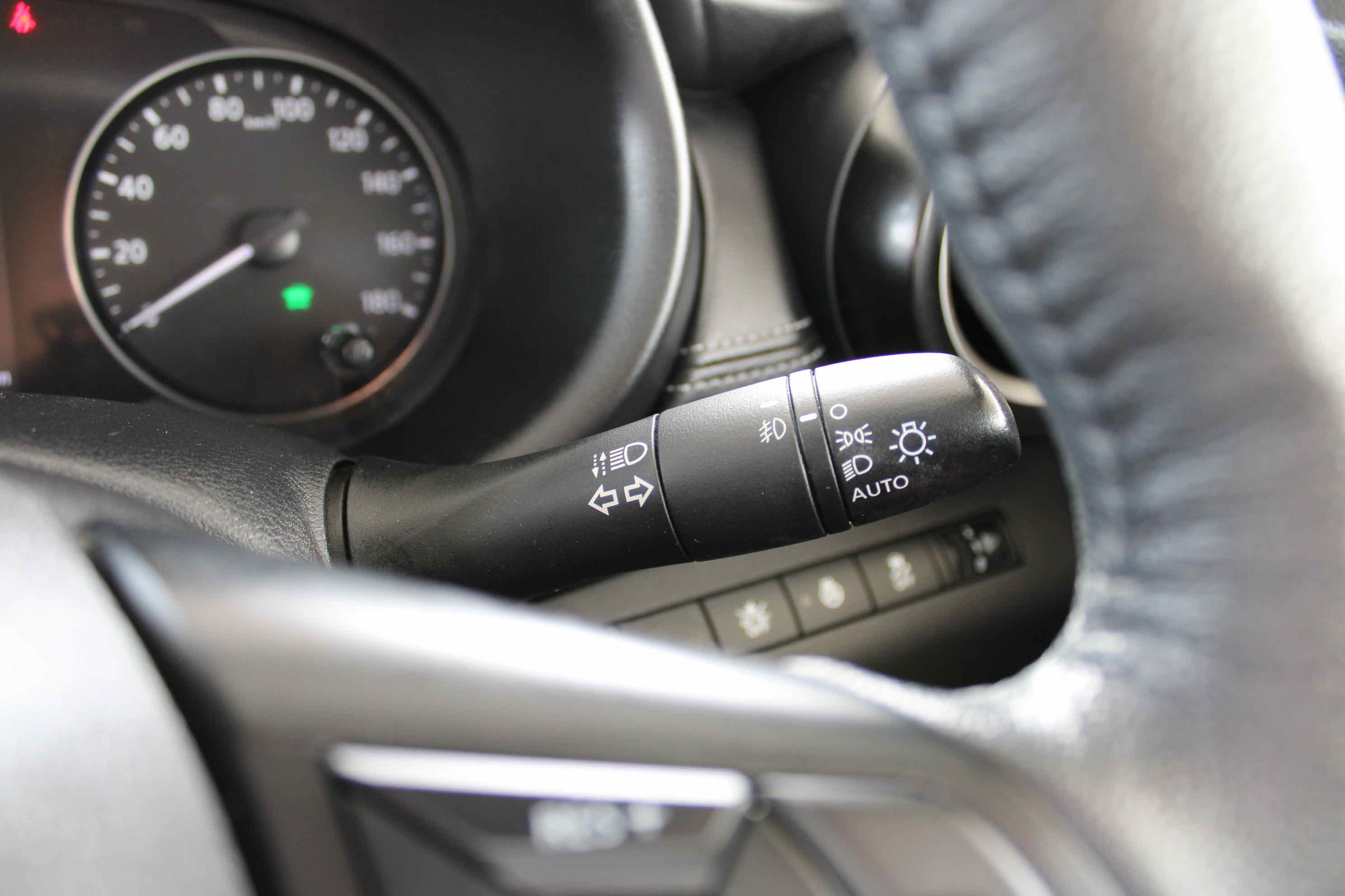 
								Nissan Kicks e-POWER full									