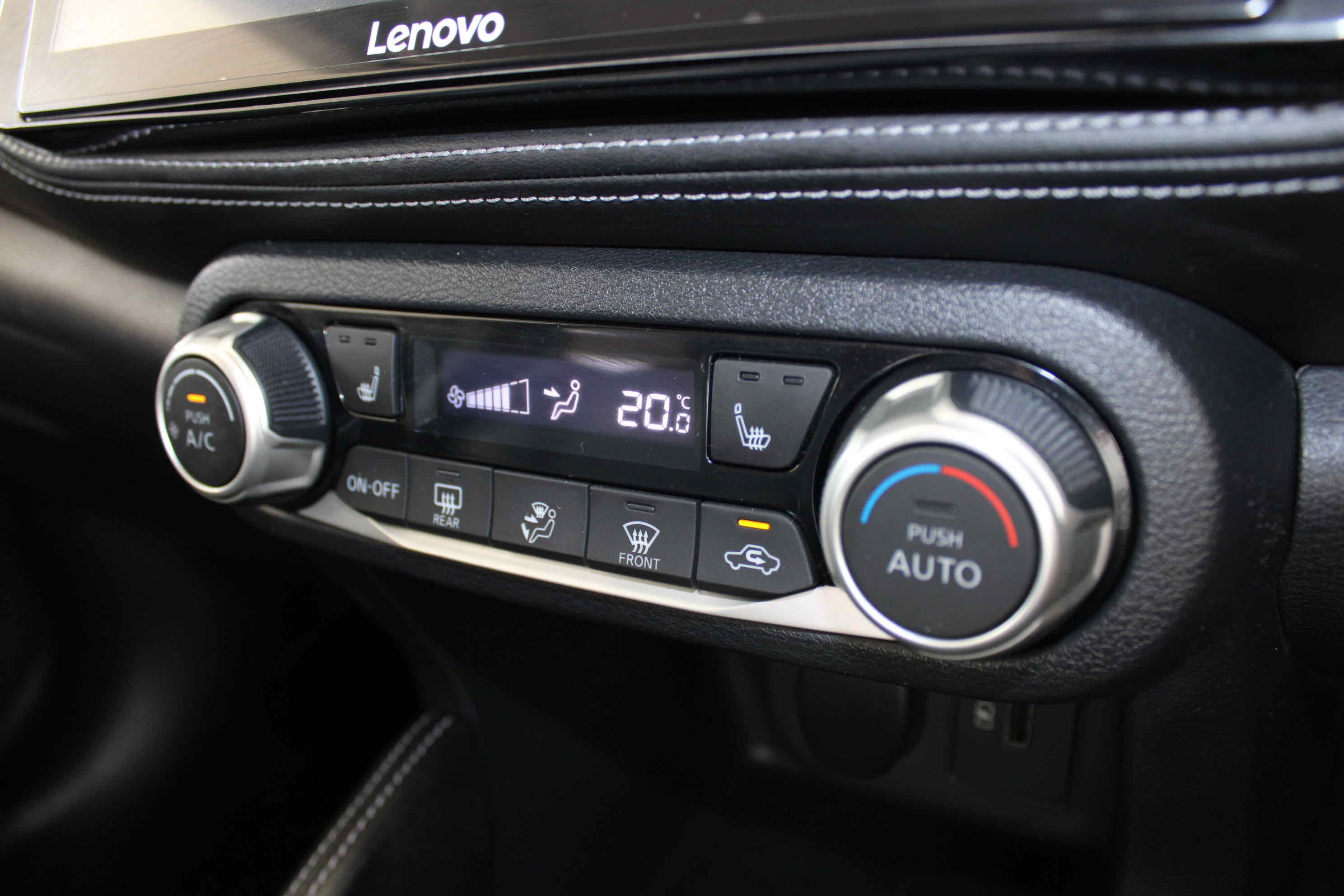 
								Nissan Kicks e-POWER full									
