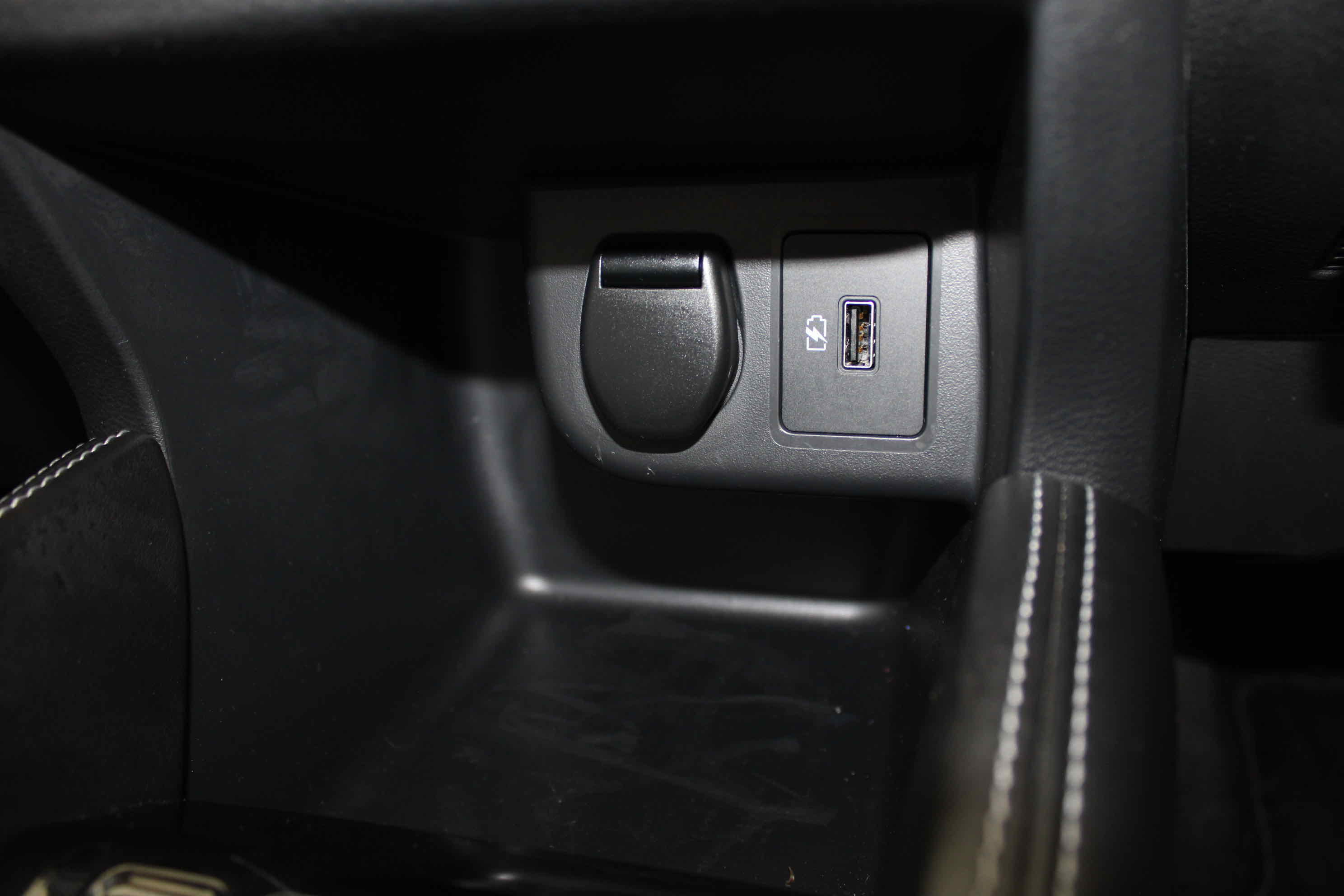 
								Nissan Kicks e-POWER full									
