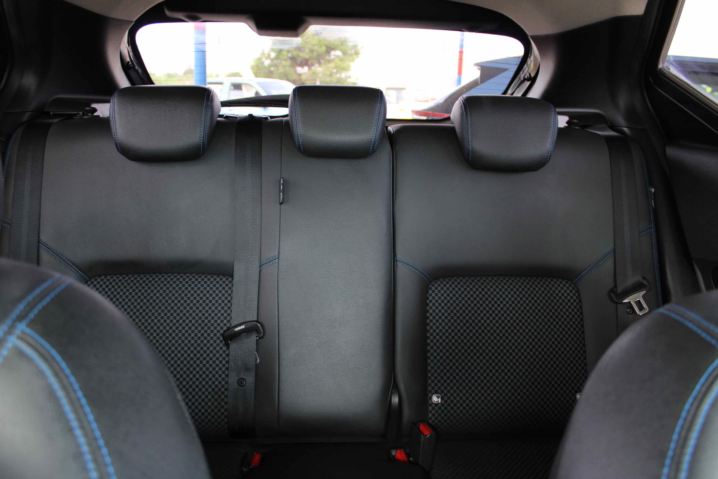 
								Nissan Kicks e-POWER full									