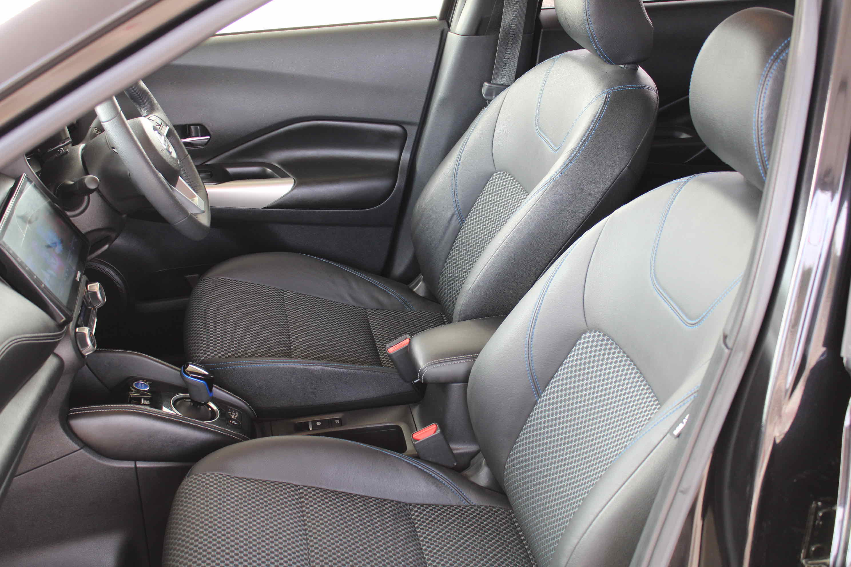 
								Nissan Kicks e-POWER full									