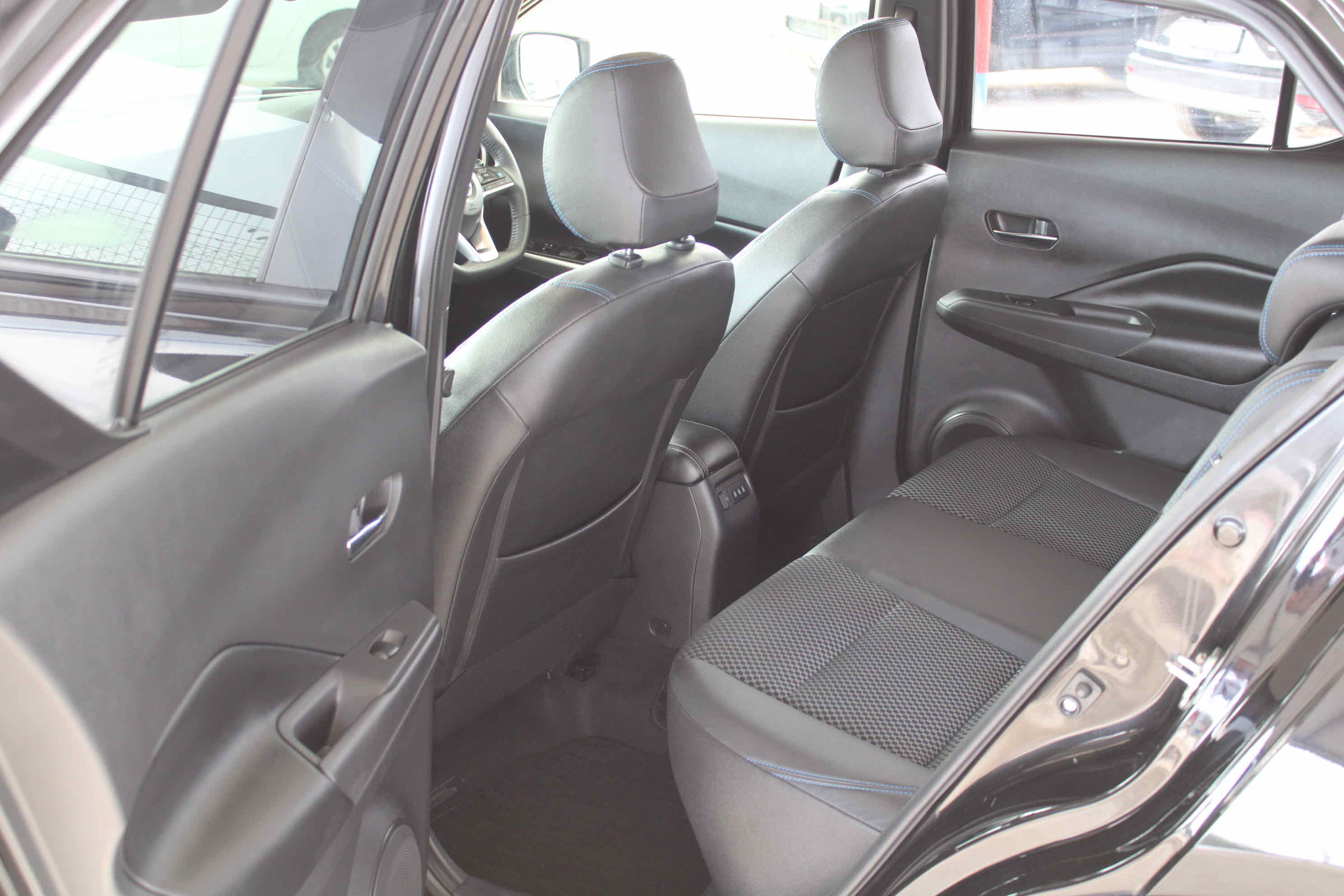 
								Nissan Kicks e-POWER full									