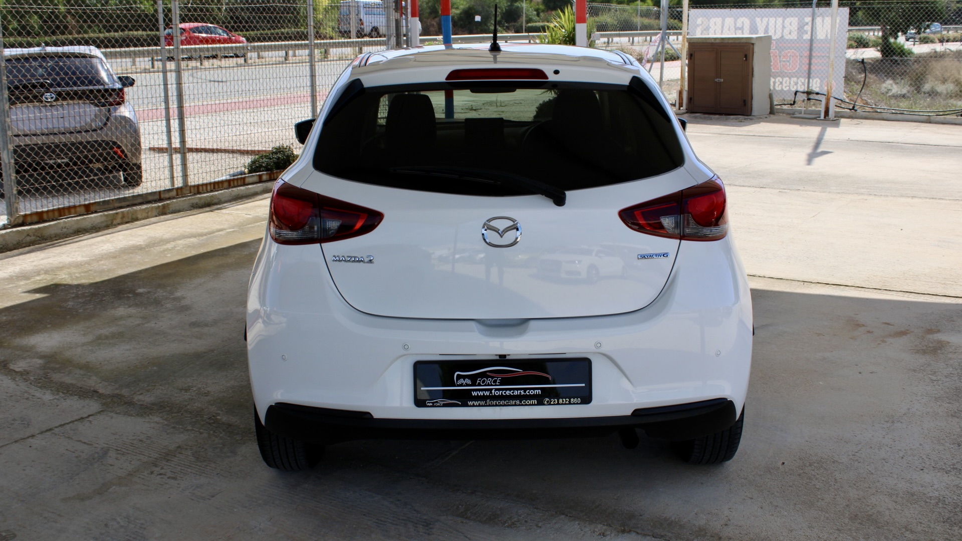
								Mazda 2 Skyactiv-G full									