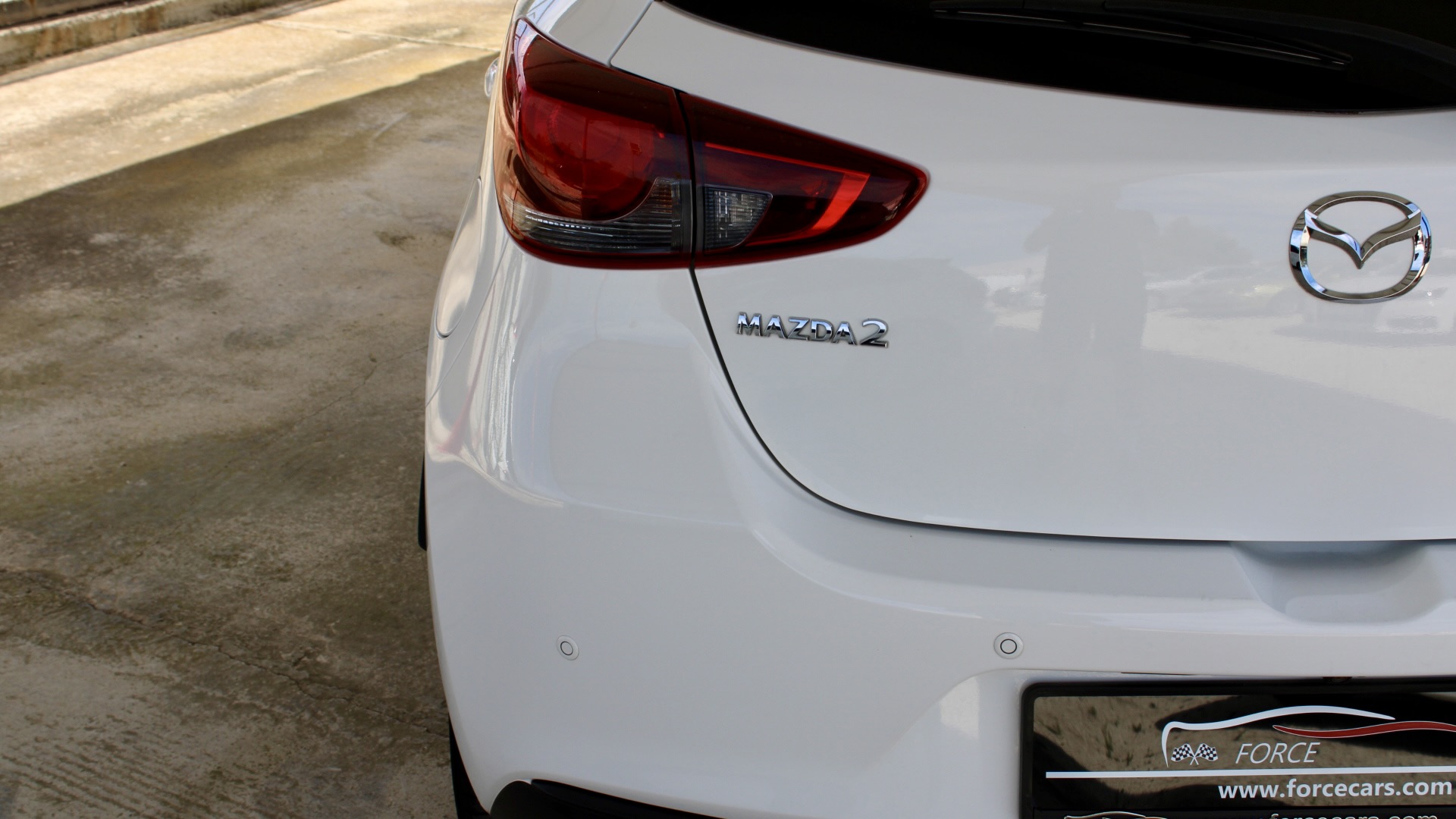 
								Mazda 2 Skyactiv-G full									