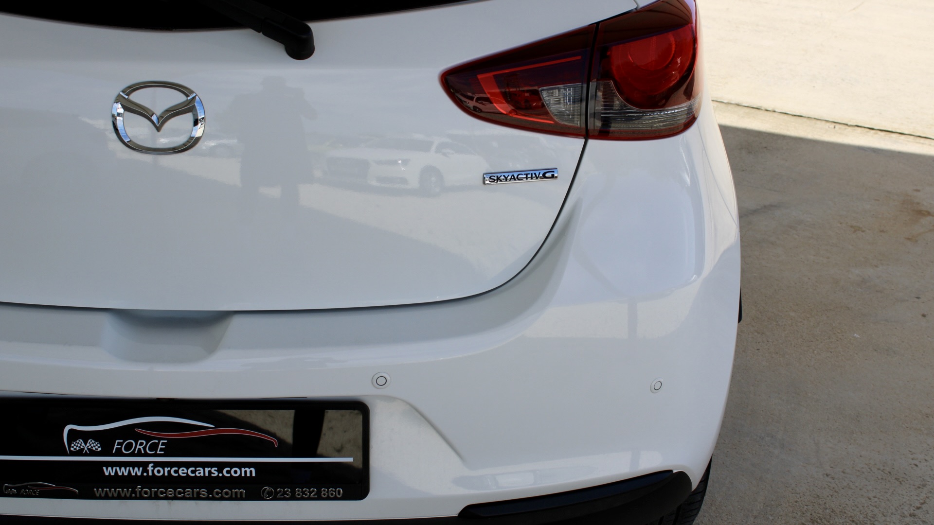 
								Mazda 2 Skyactiv-G full									