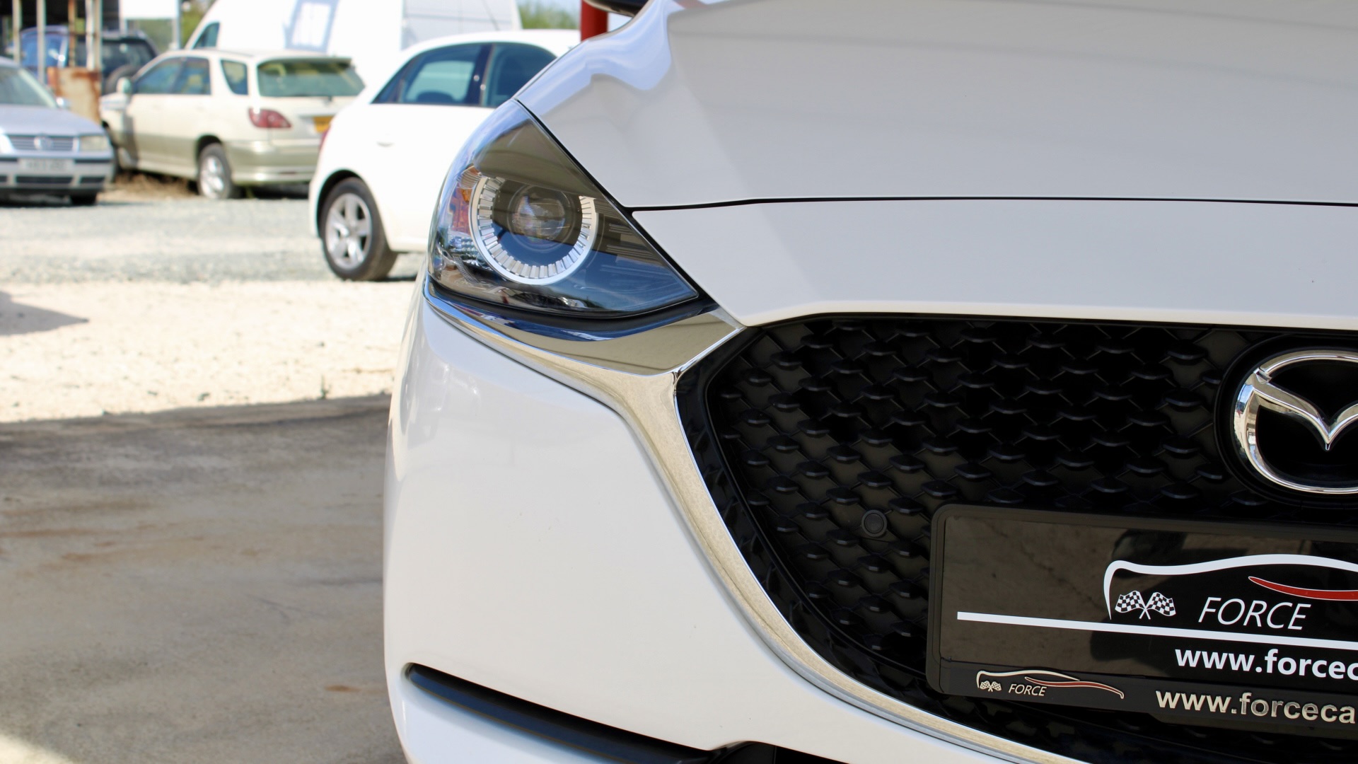 
								Mazda 2 Skyactiv-G full									