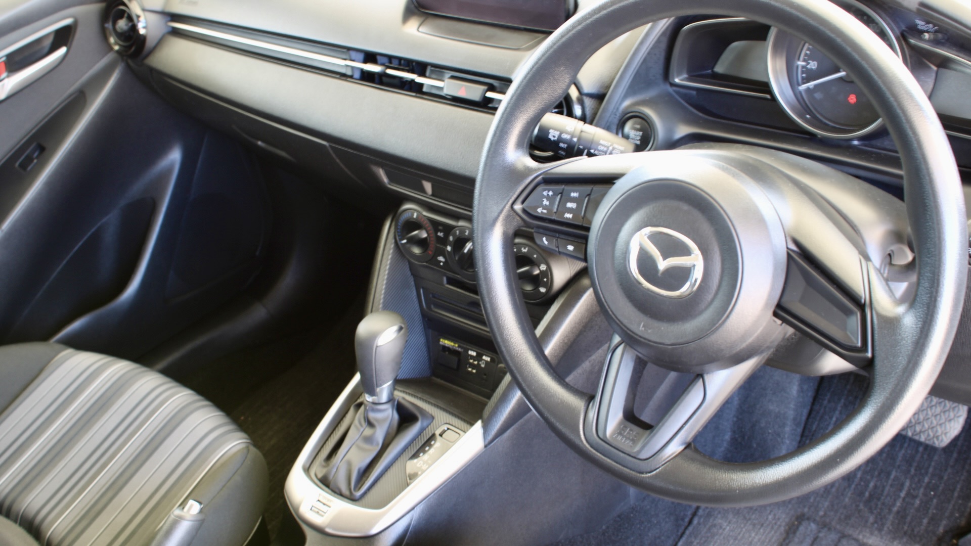 
								Mazda 2 Skyactiv-G full									