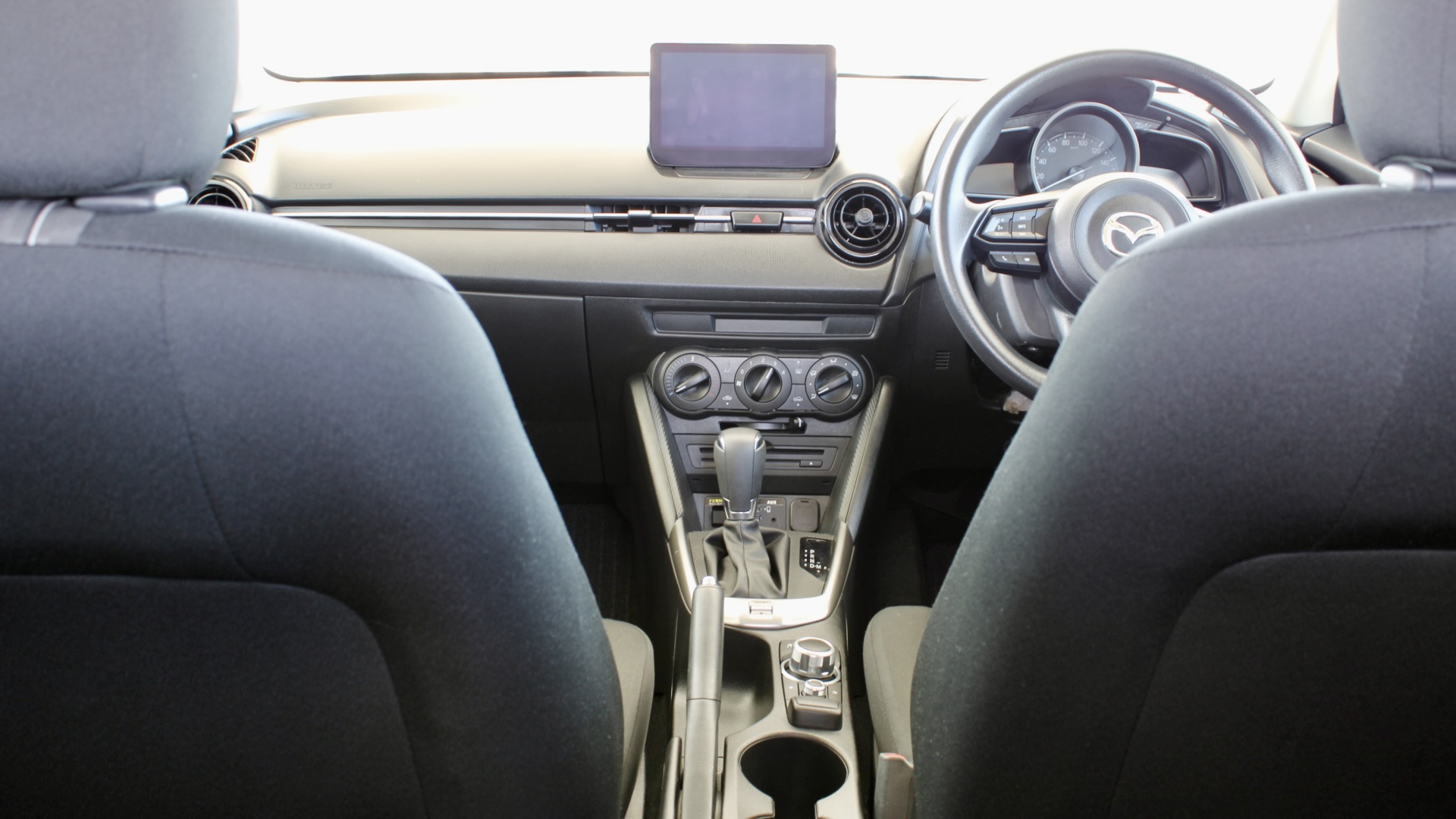 
								Mazda 2 Skyactiv-G full									