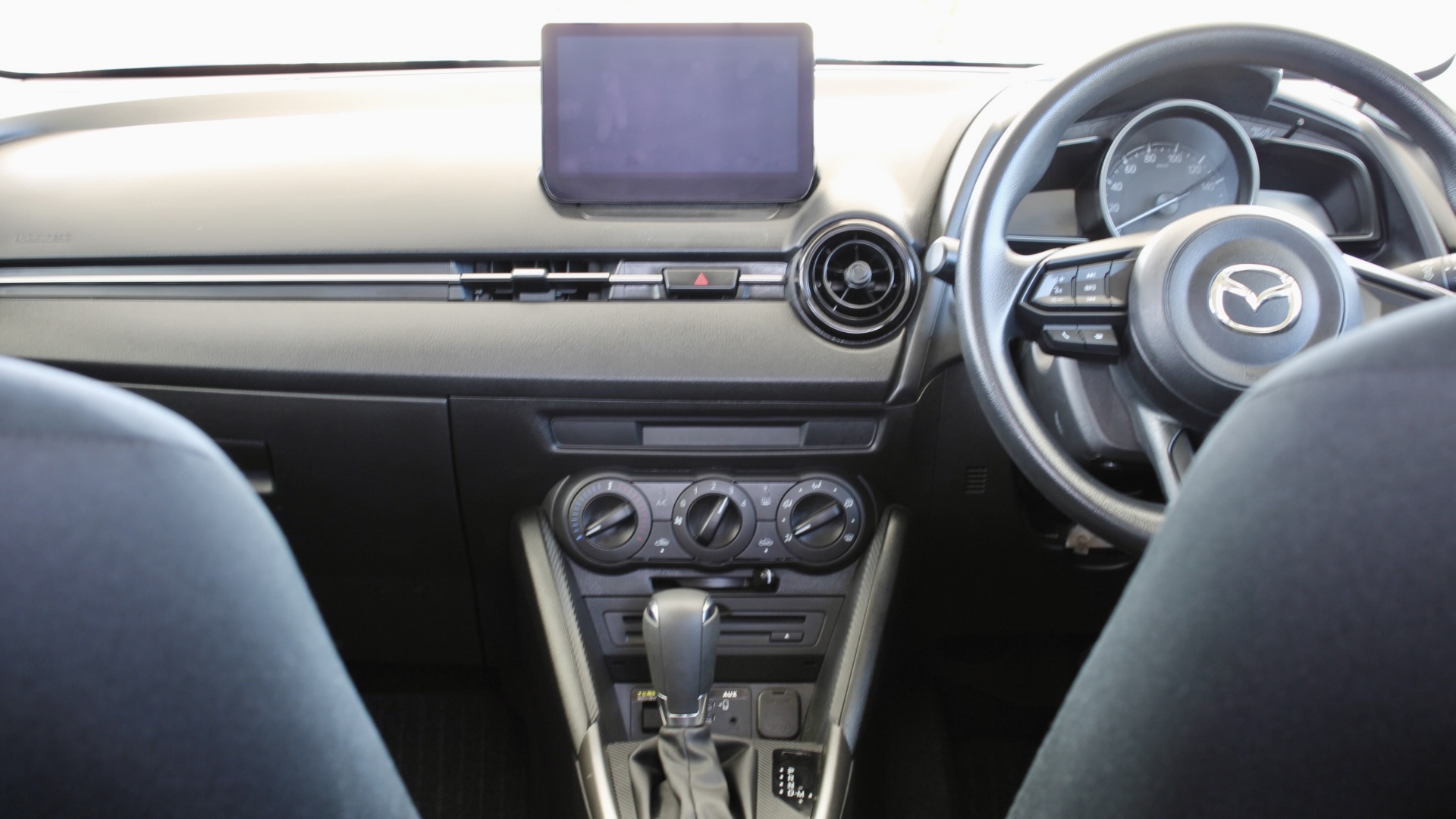 
								Mazda 2 Skyactiv-G full									