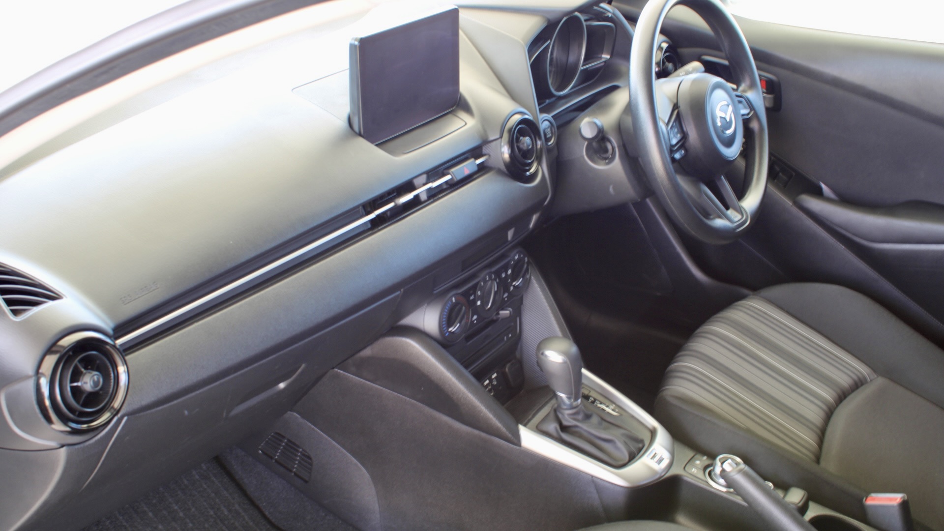 
								Mazda 2 Skyactiv-G full									