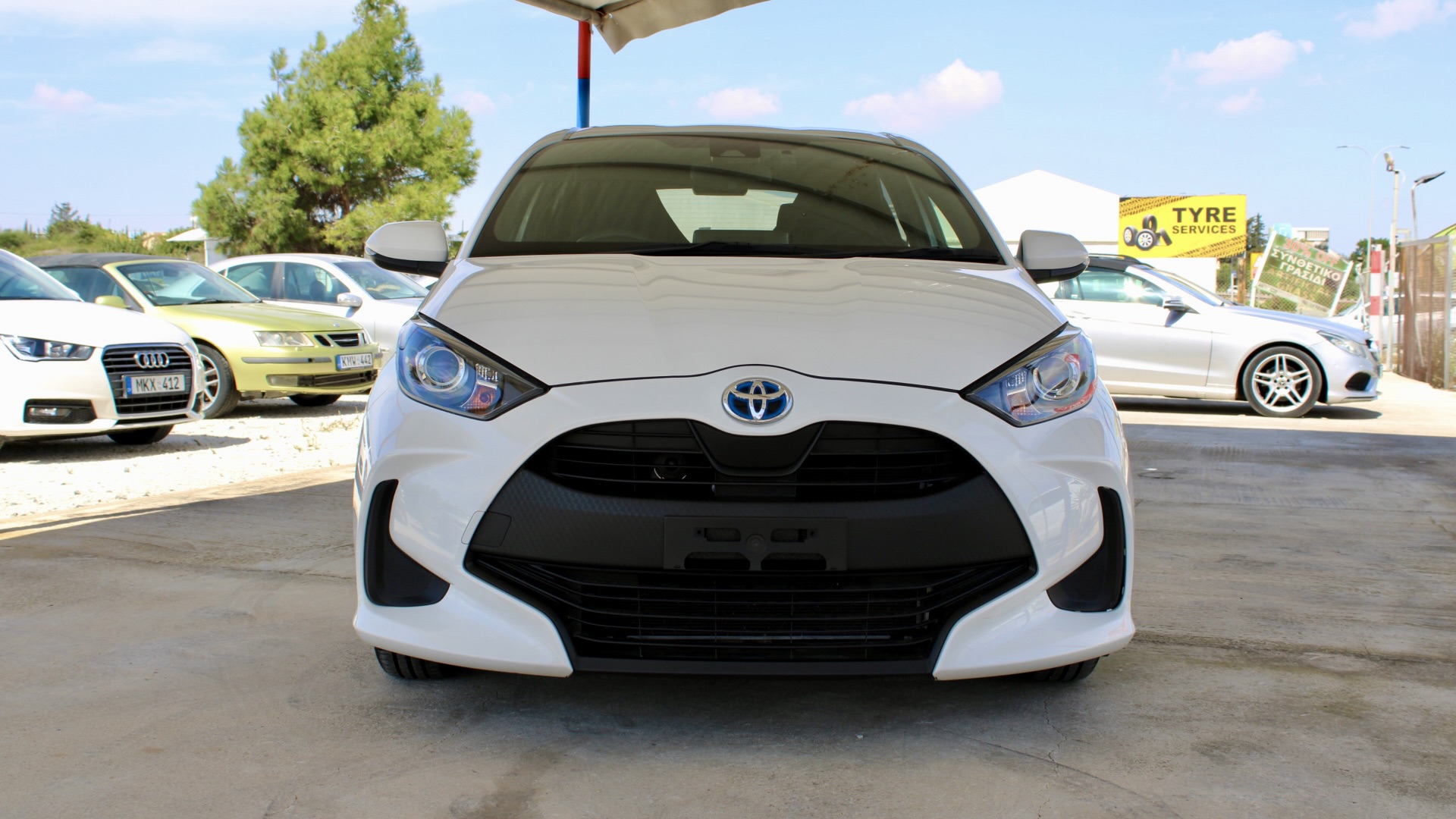 
								2023 Toyota Yaris Hybrid full									