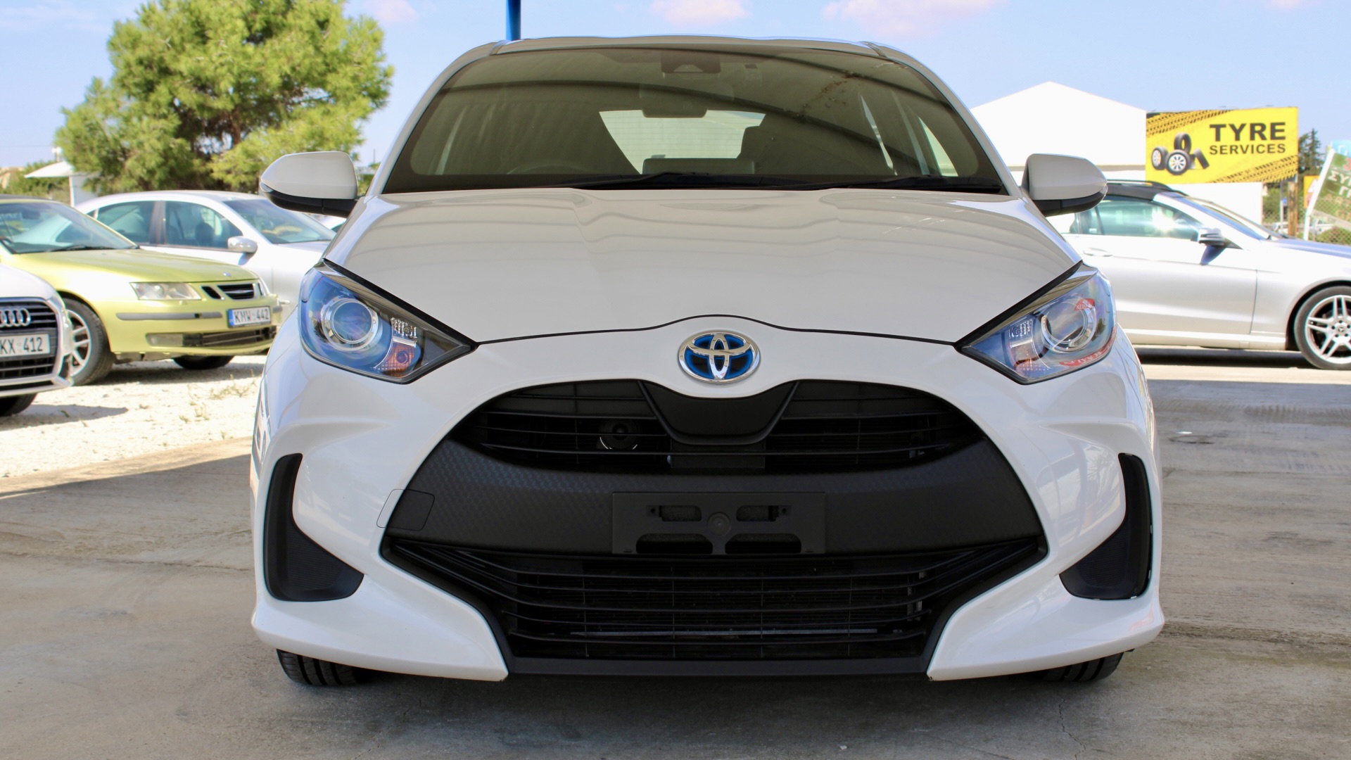 
								2023 Toyota Yaris Hybrid full									