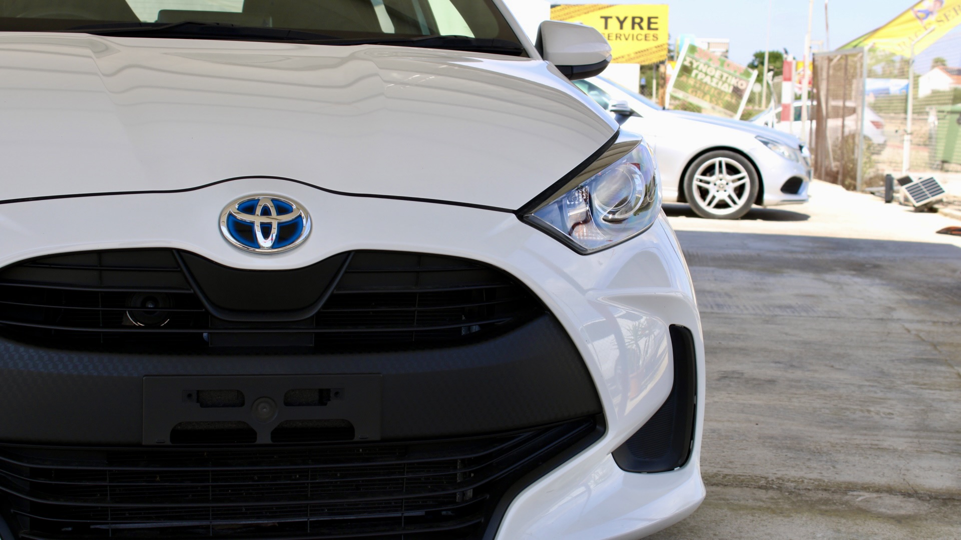 
								2023 Toyota Yaris Hybrid full									