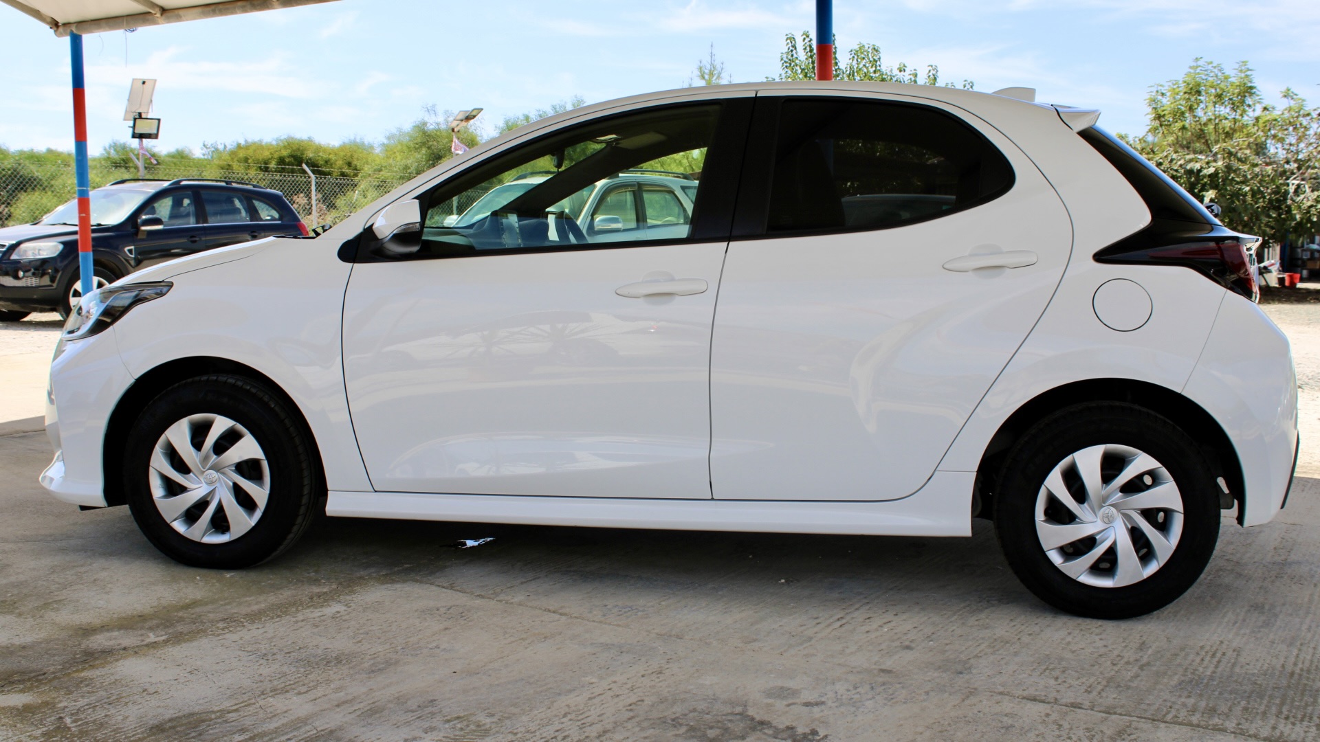
								2023 Toyota Yaris Hybrid full									