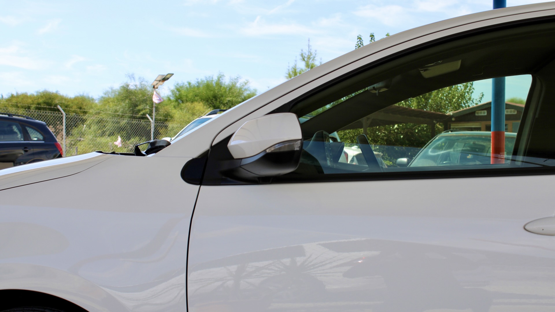 
								2023 Toyota Yaris Hybrid full									