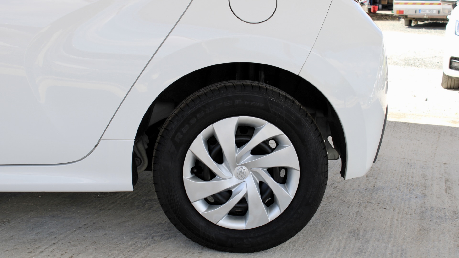 
								2023 Toyota Yaris Hybrid full									