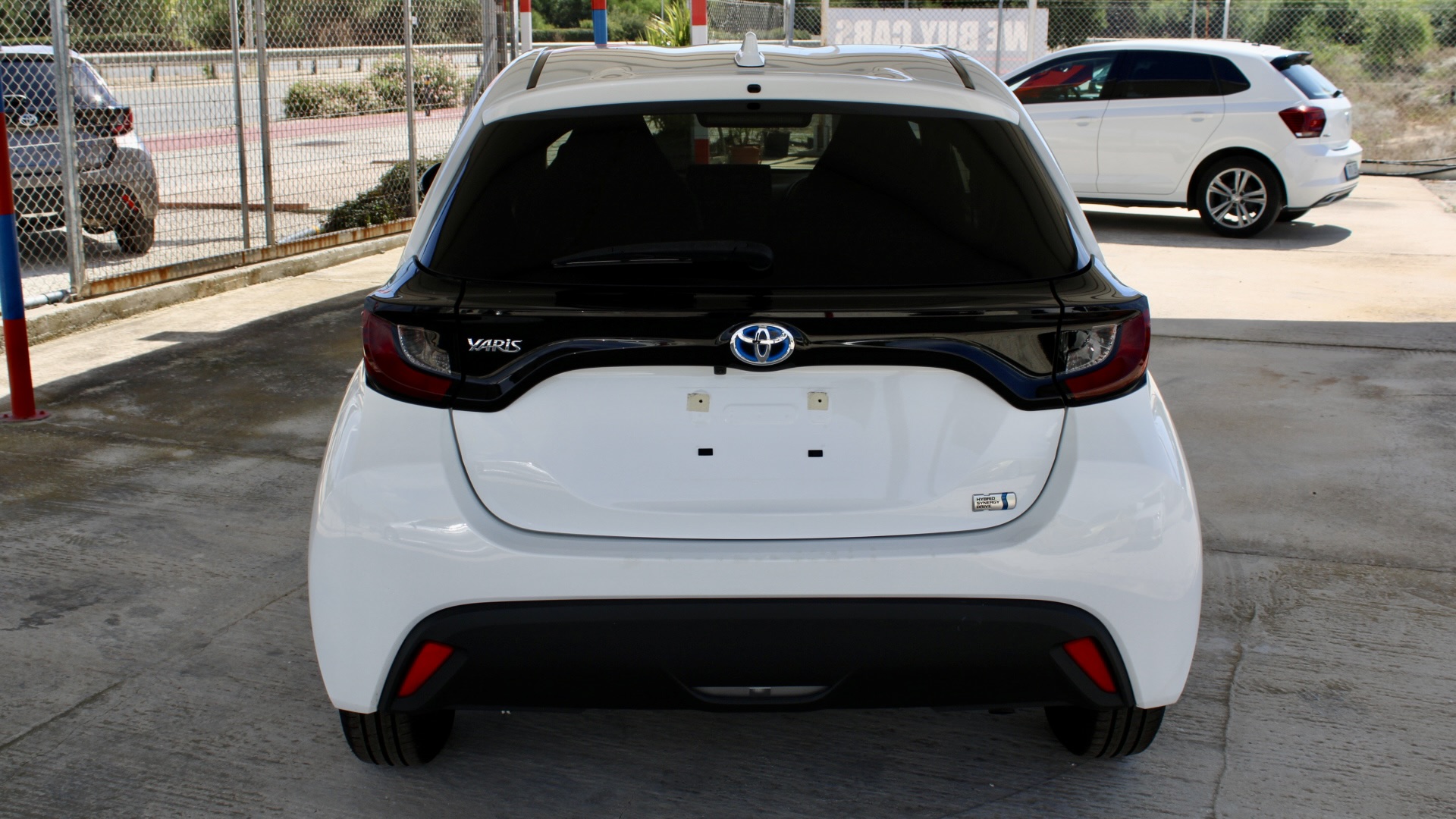 
								2023 Toyota Yaris Hybrid full									