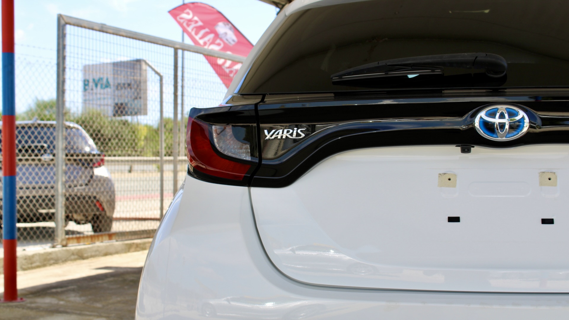 
								2023 Toyota Yaris Hybrid full									
