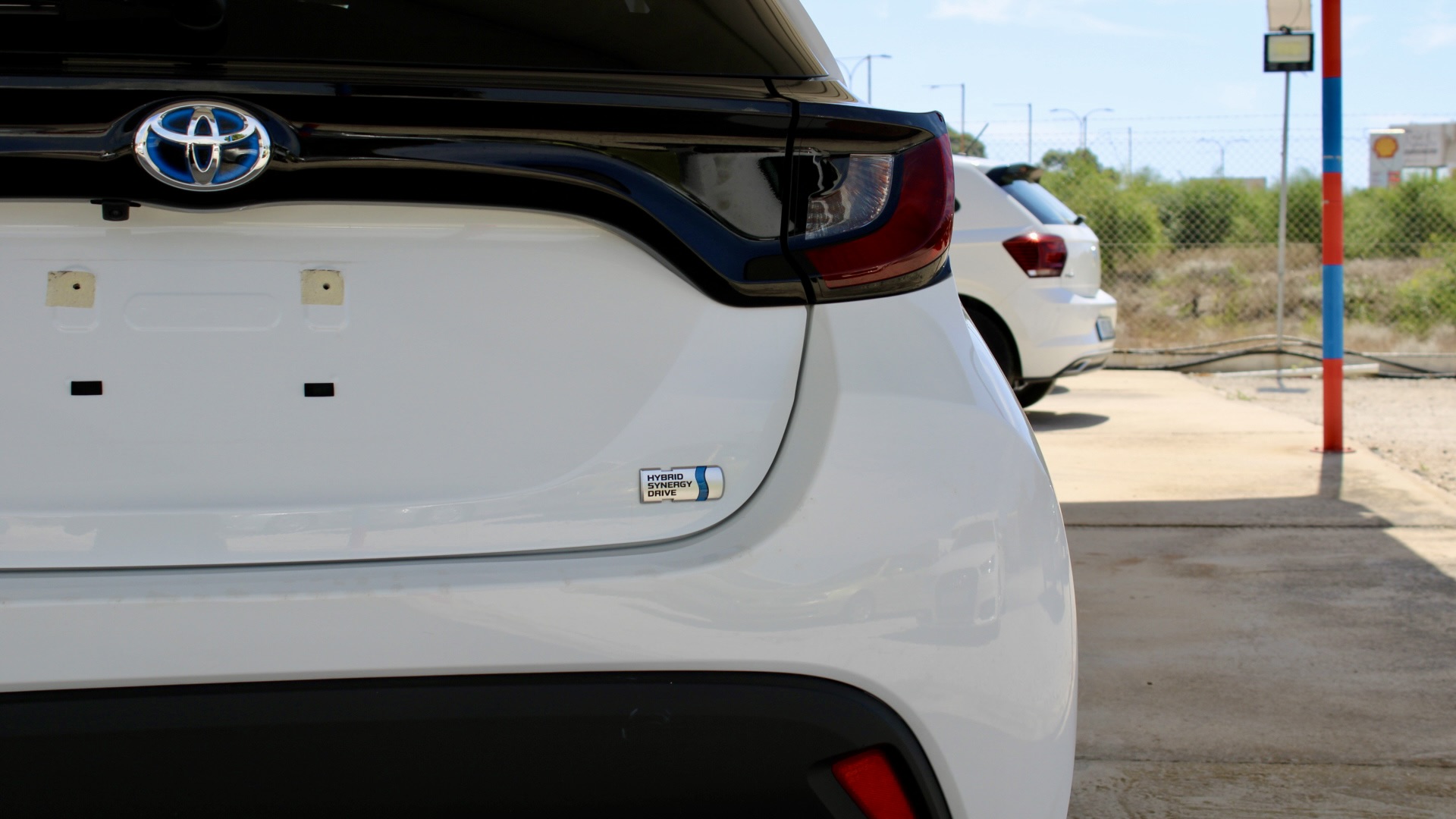 
								2023 Toyota Yaris Hybrid full									