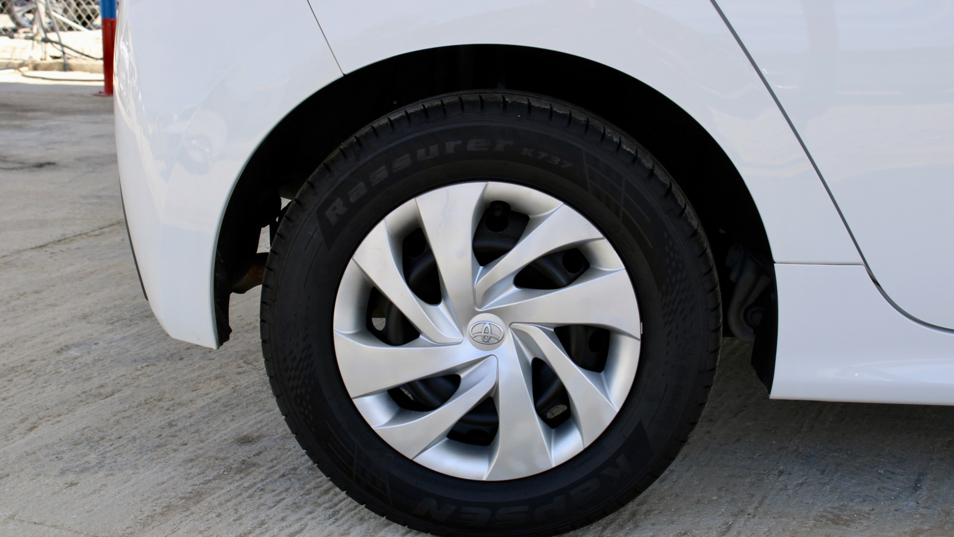 
								2023 Toyota Yaris Hybrid full									