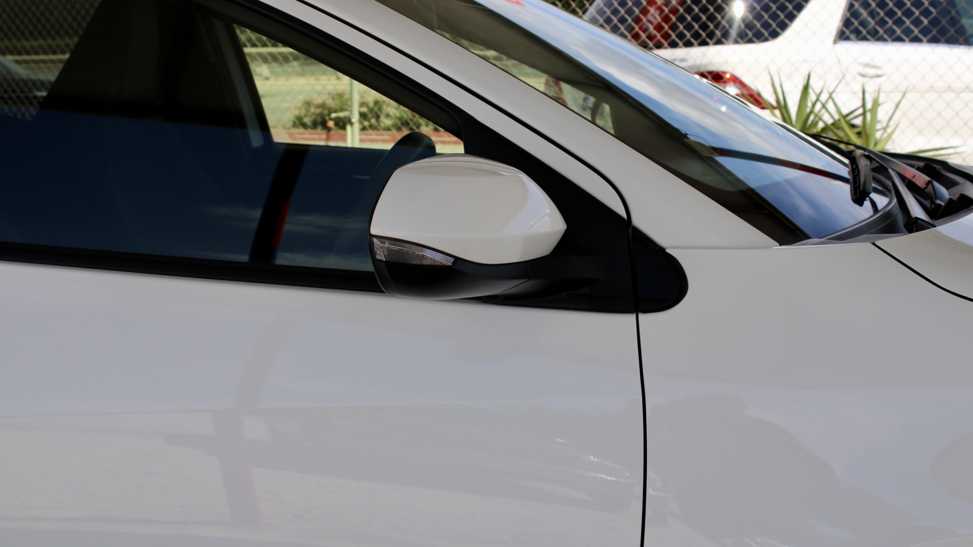
								2023 Toyota Yaris Hybrid full									