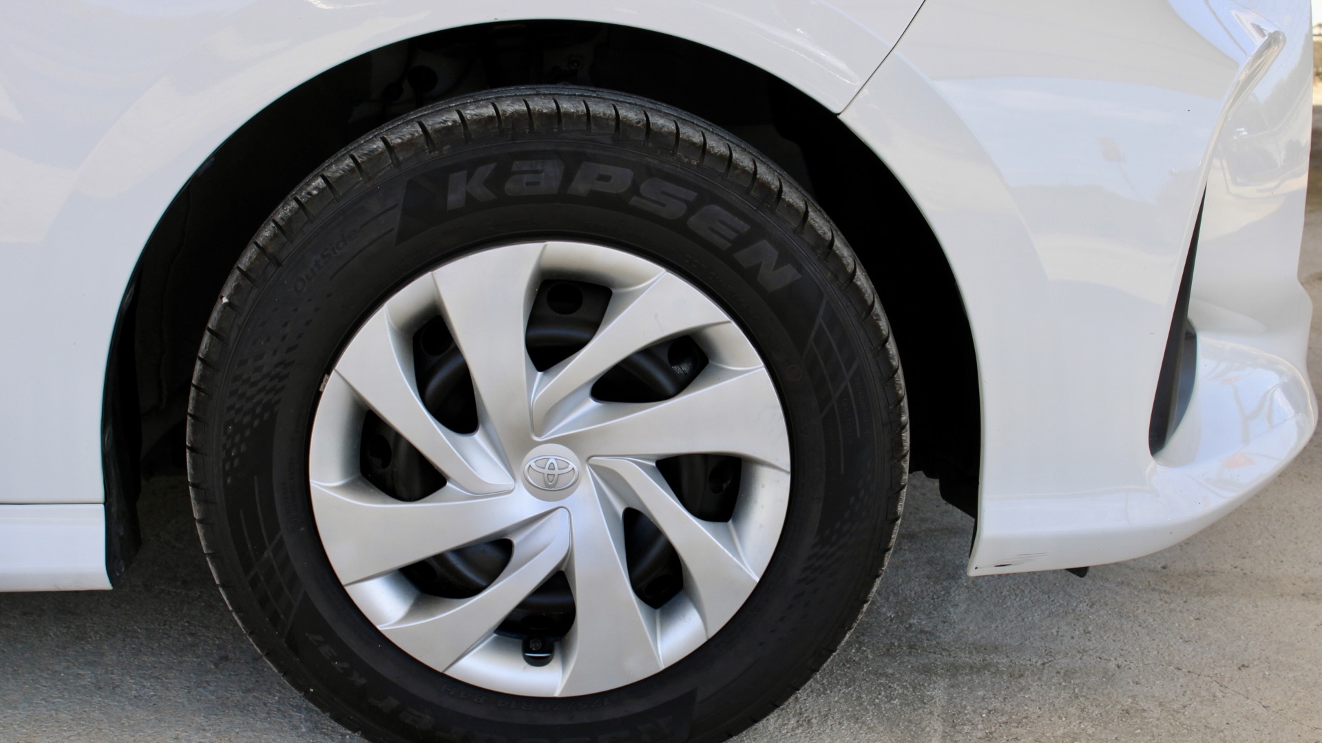 
								2023 Toyota Yaris Hybrid full									