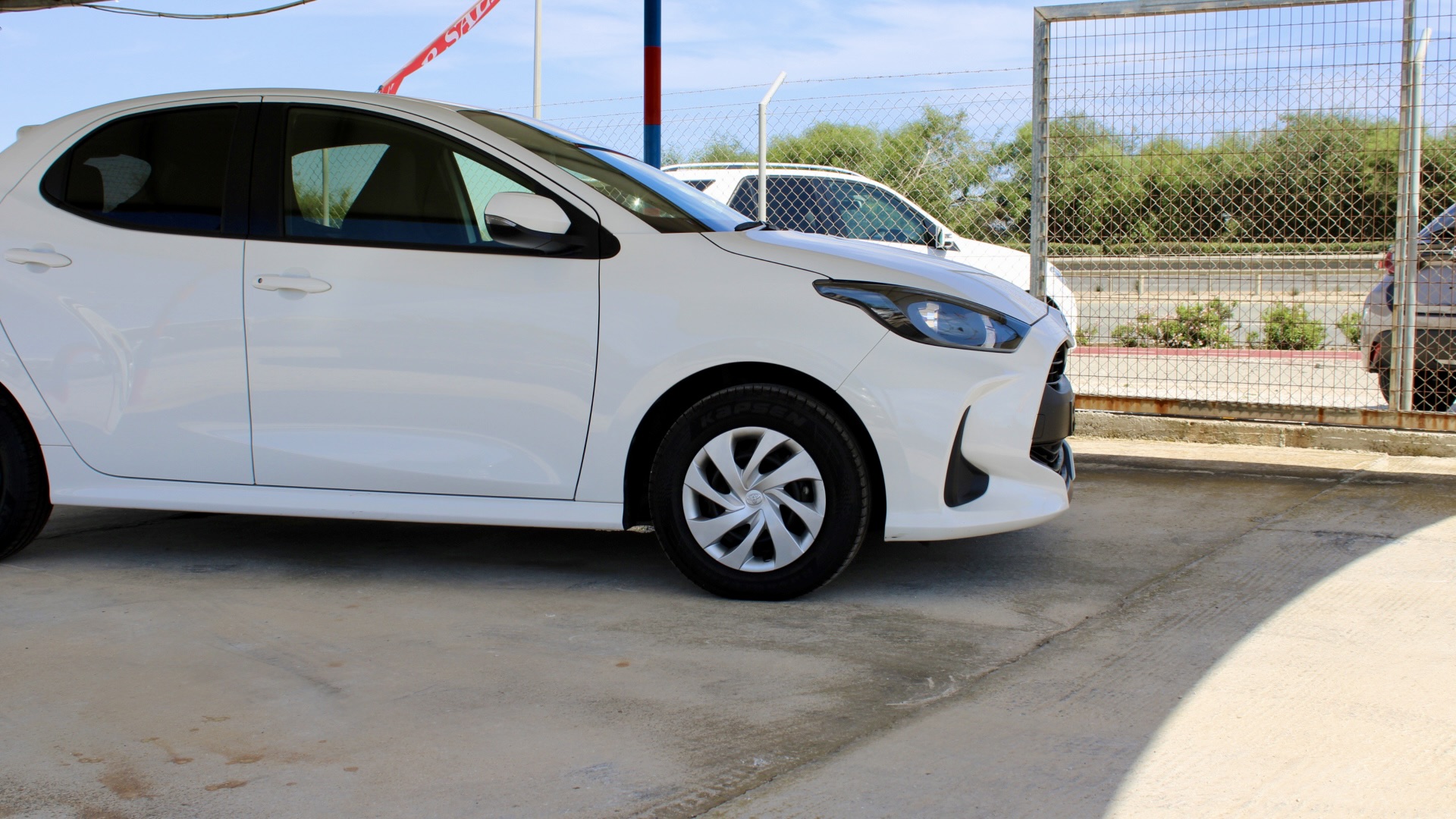 
								2023 Toyota Yaris Hybrid full									