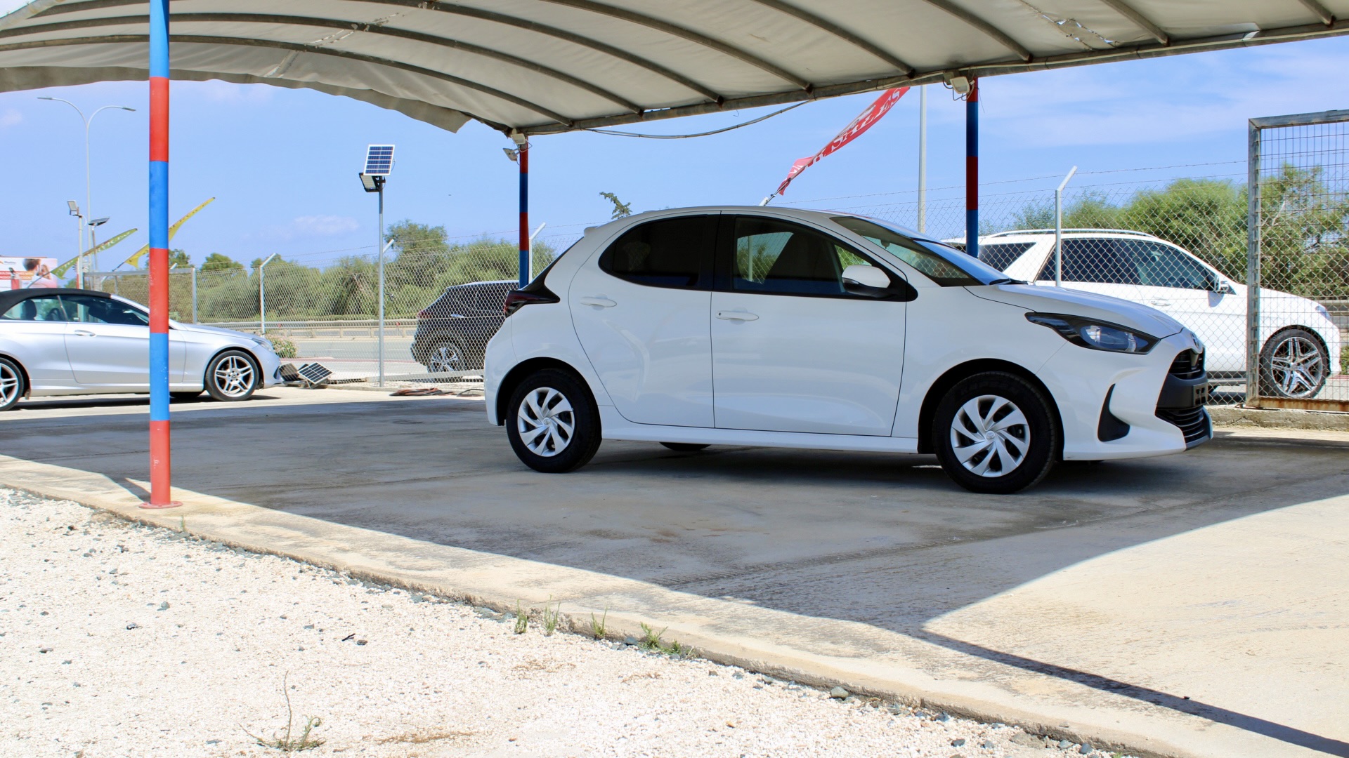 
								2023 Toyota Yaris Hybrid full									
