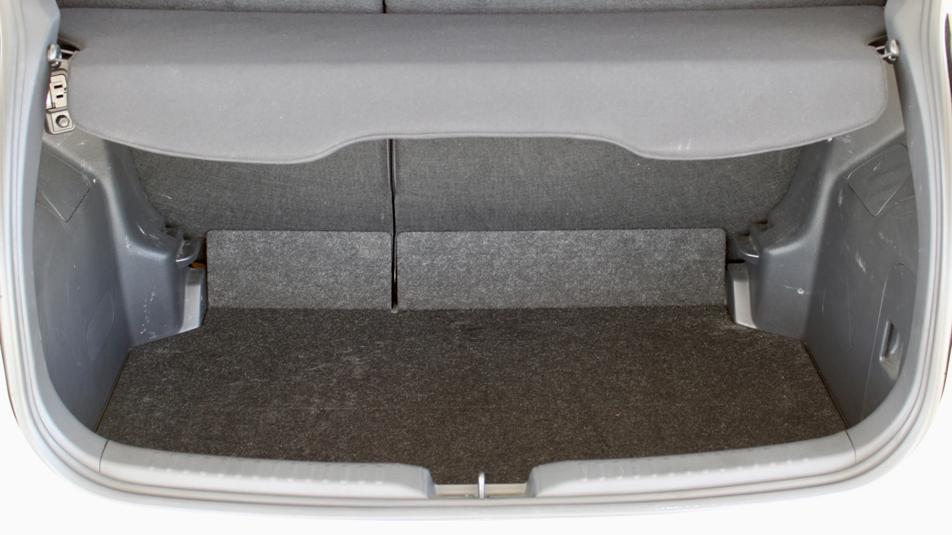 
								2023 Toyota Yaris Hybrid full									