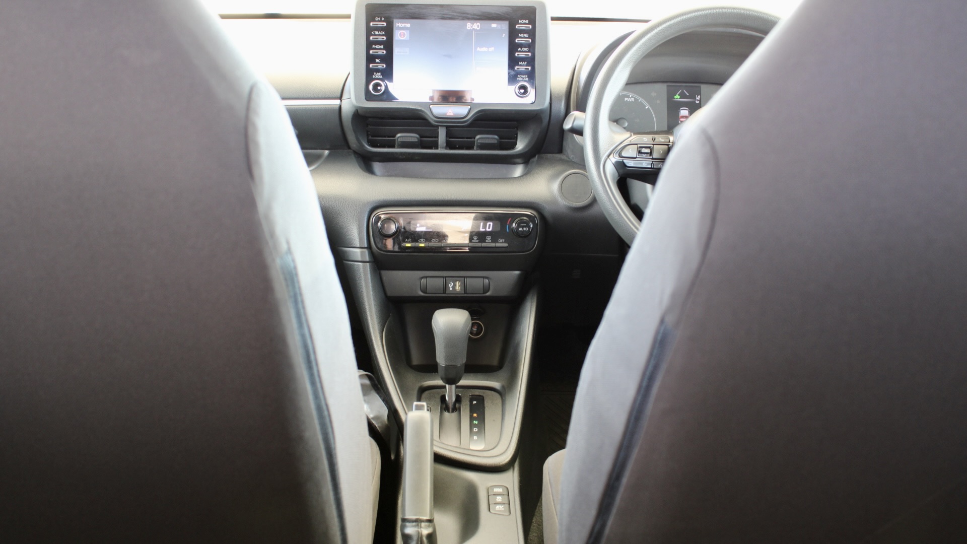 
								2023 Toyota Yaris Hybrid full									