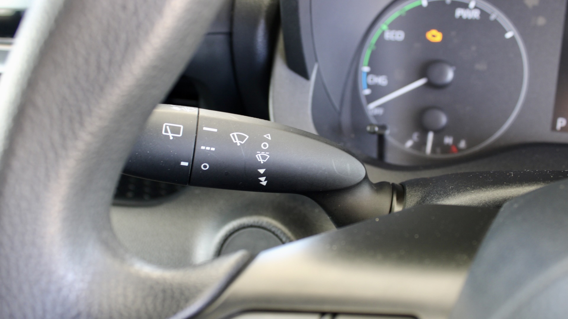 
								2023 Toyota Yaris Hybrid full									