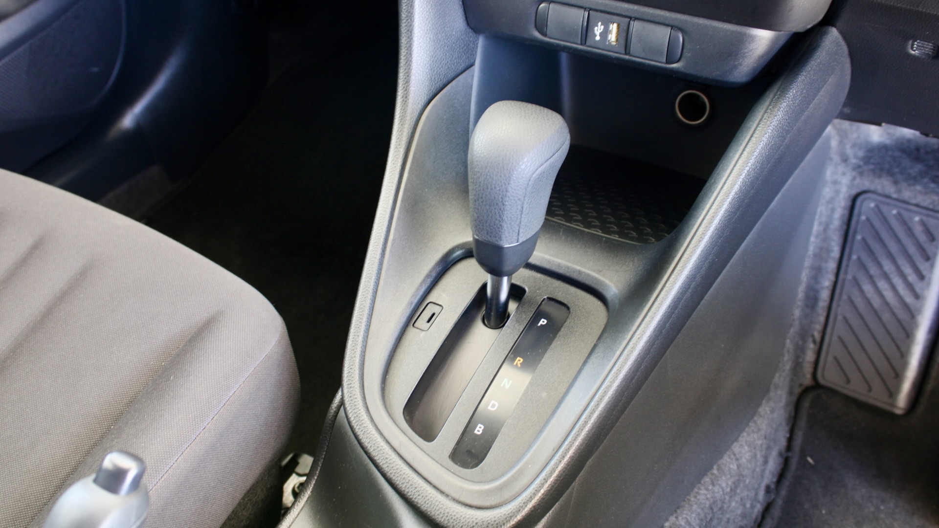 
								2023 Toyota Yaris Hybrid full									