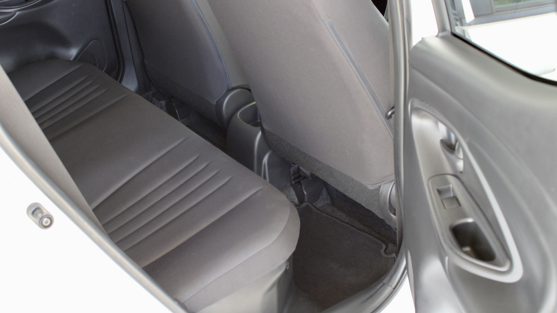 
								2023 Toyota Yaris Hybrid full									