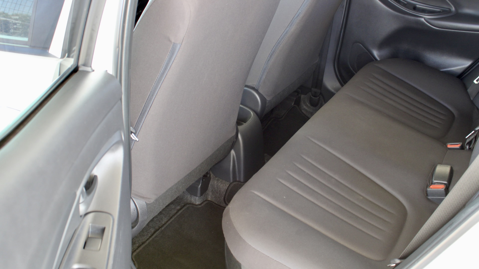 
								2023 Toyota Yaris Hybrid full									