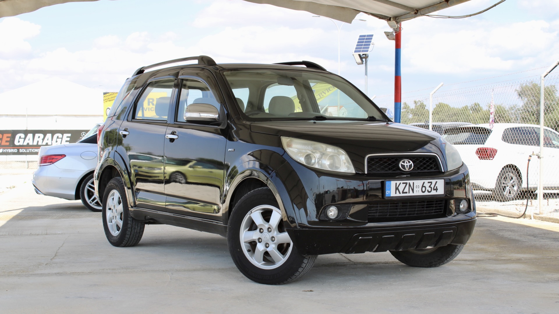 
								2011 Toyota Rush (6 Seater) full									