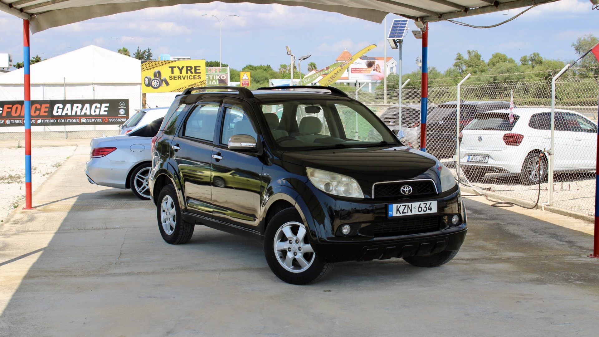 
								2011 Toyota Rush (6 Seater) full									