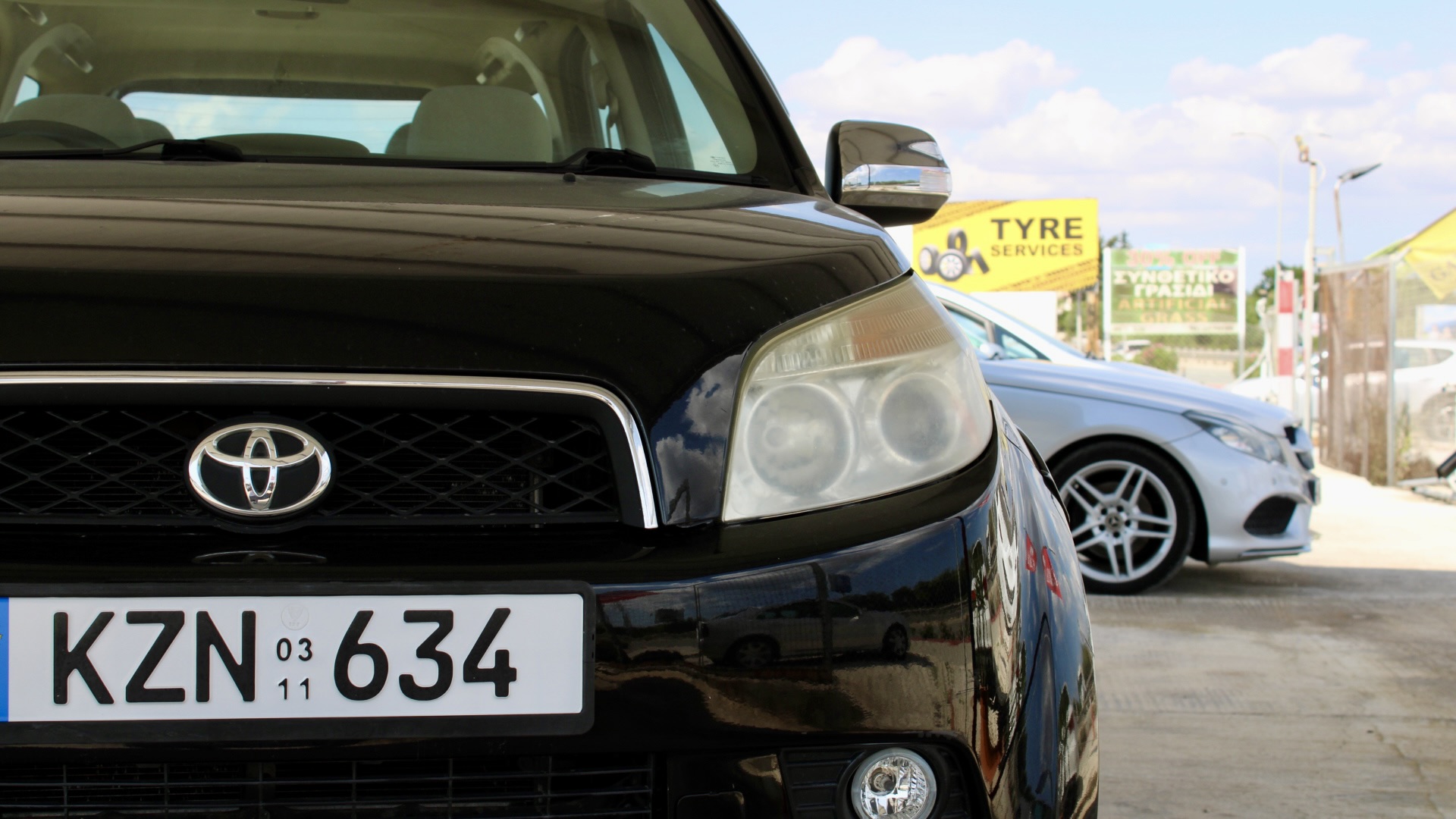 
								2011 Toyota Rush (6 Seater) full									
