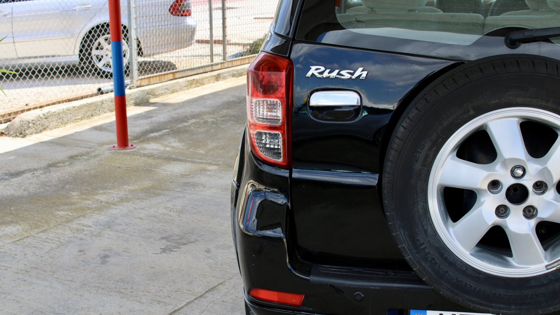 
								2011 Toyota Rush (6 Seater) full									