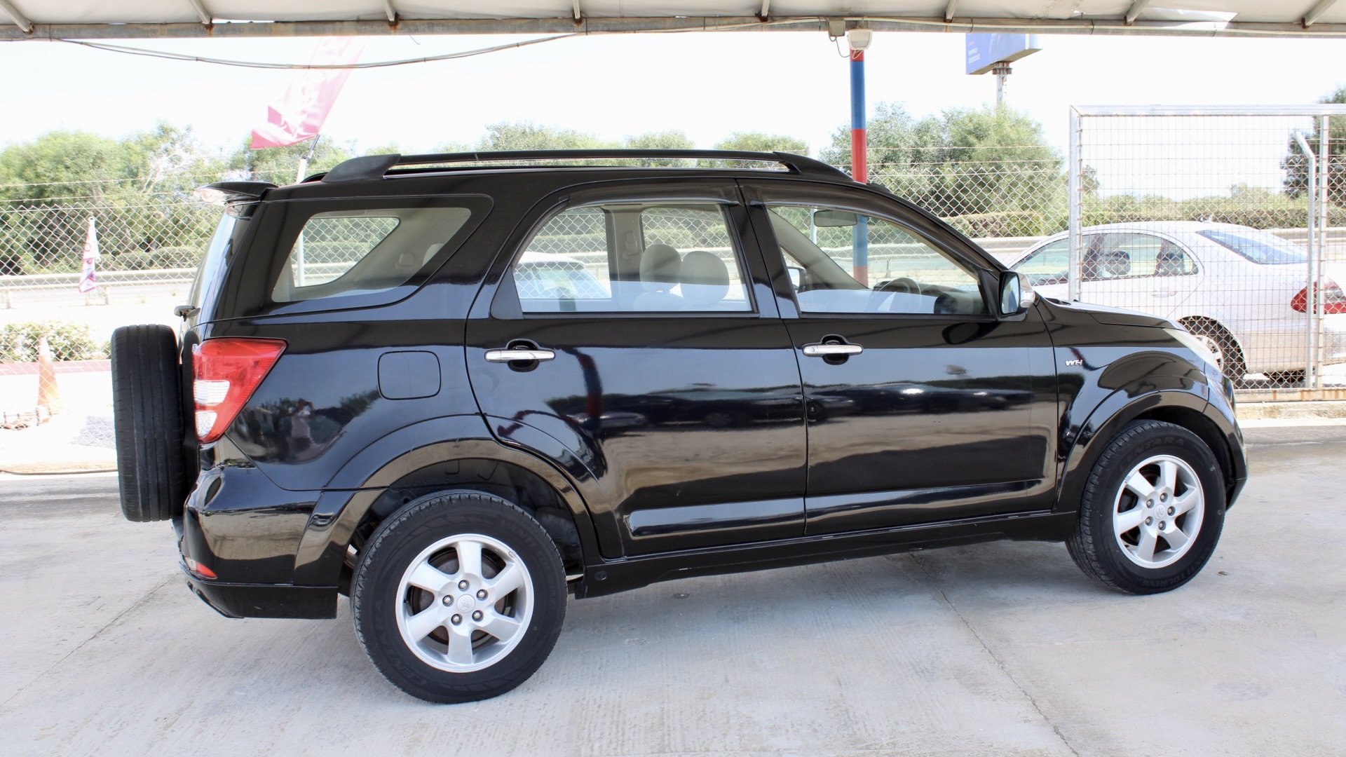 
								2011 Toyota Rush (6 Seater) full									
