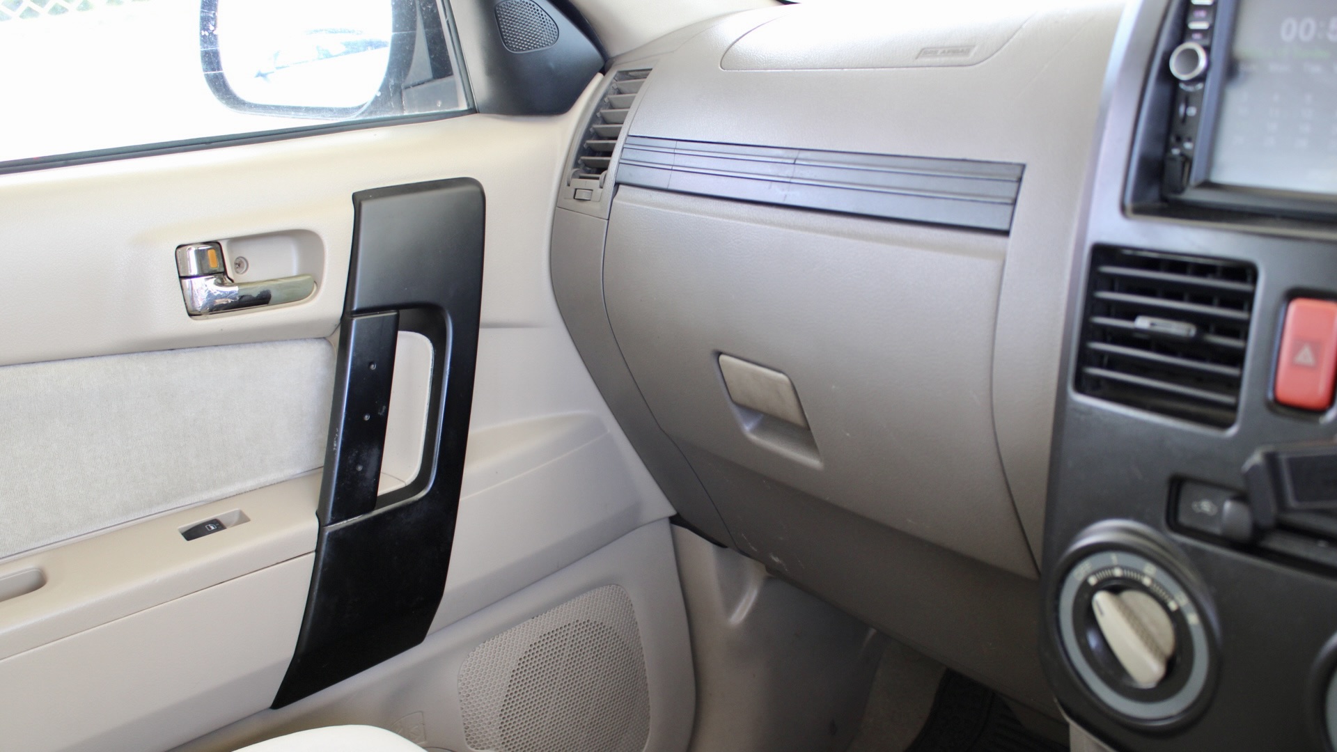 
								2011 Toyota Rush (6 Seater) full									