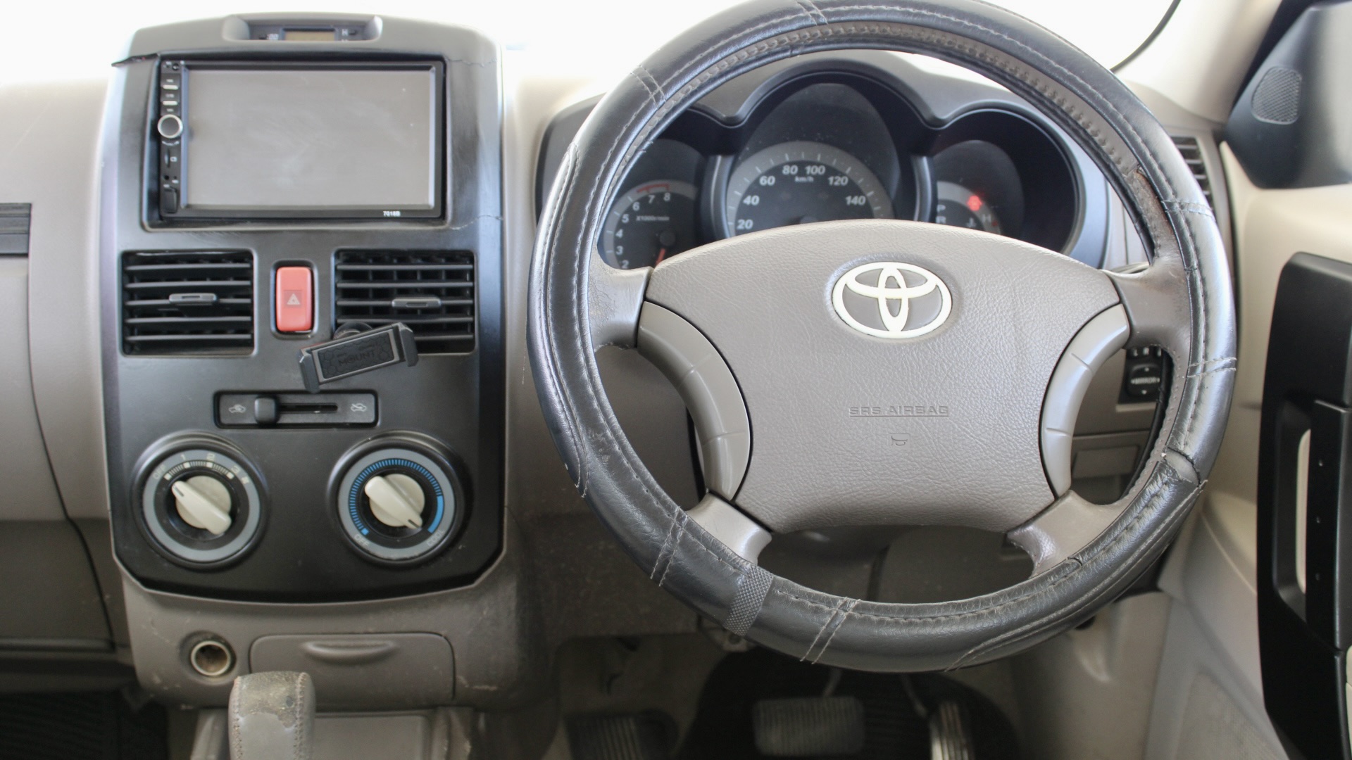
								2011 Toyota Rush (6 Seater) full									
