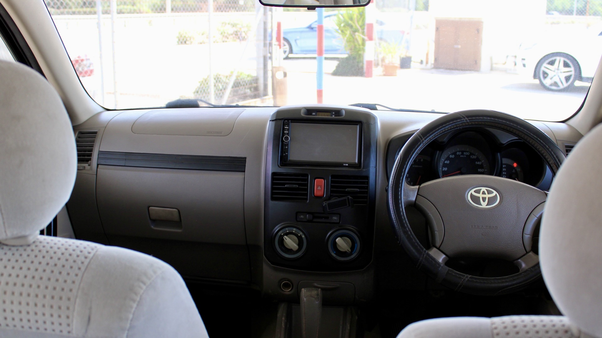 
								2011 Toyota Rush (6 Seater) full									