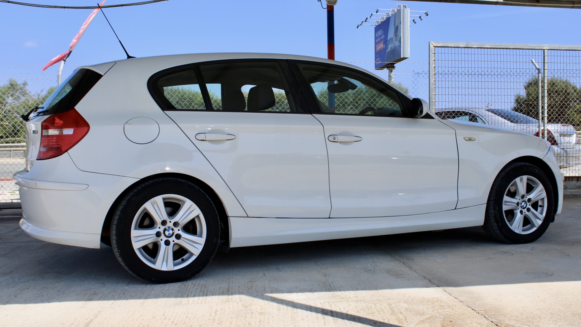 
								2010 BMW 116i full									