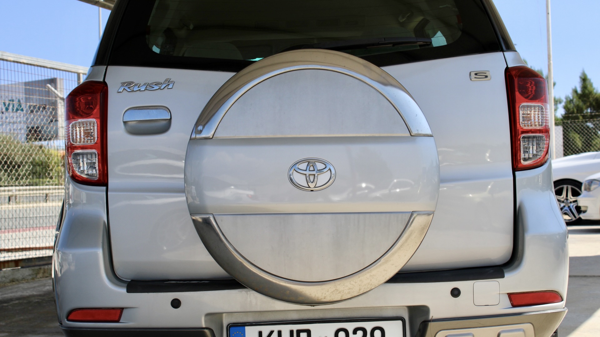 
								2008 Toyota Rush (6 Seater) full									