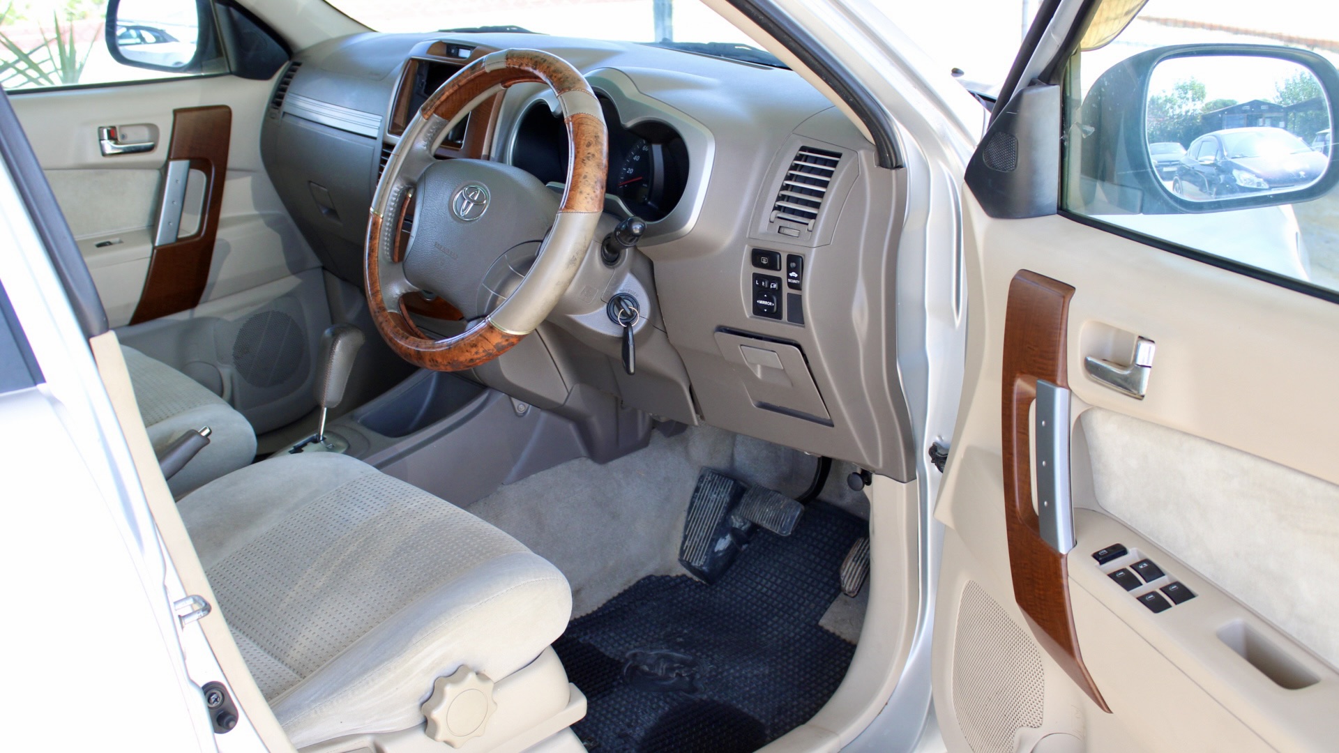 
								2008 Toyota Rush (6 Seater) full									