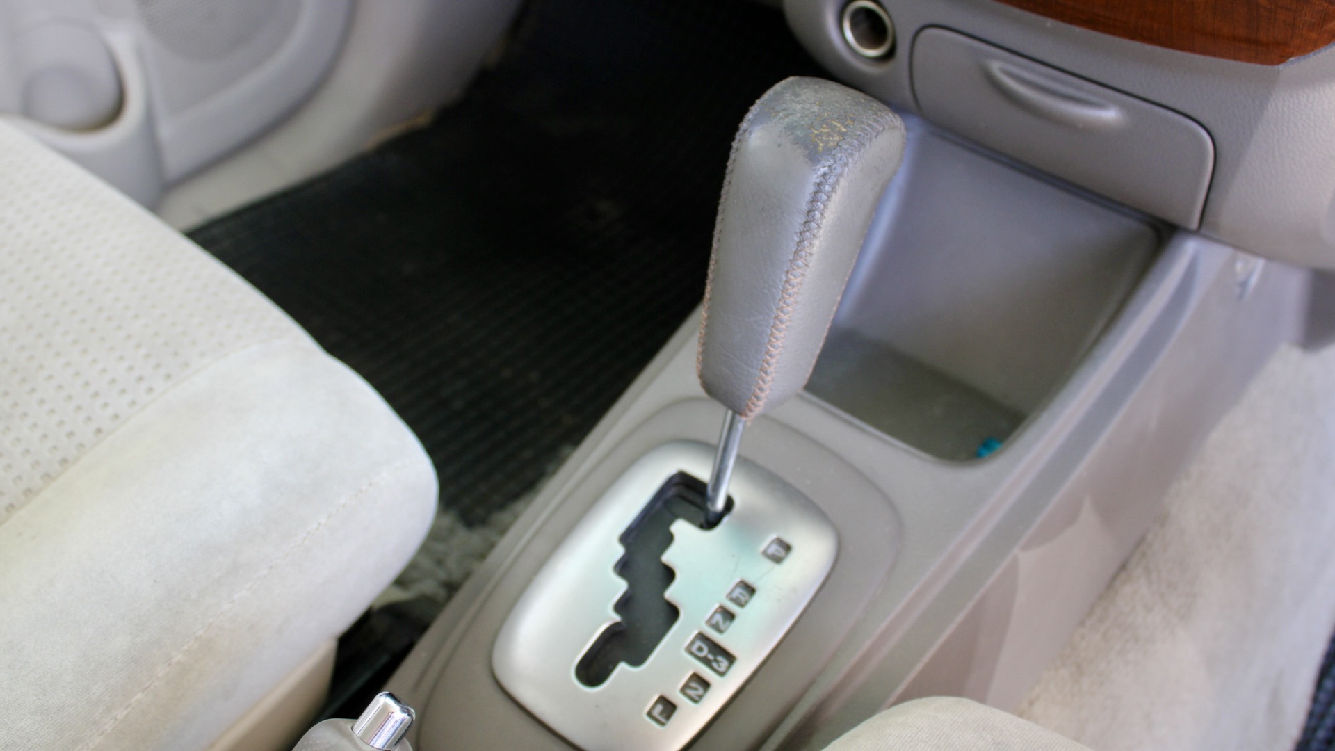 
								2008 Toyota Rush (6 Seater) full									