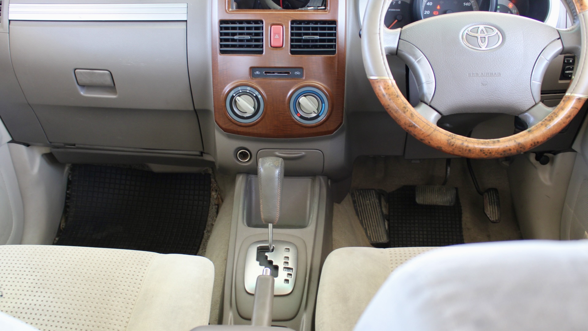 
								2008 Toyota Rush (6 Seater) full									